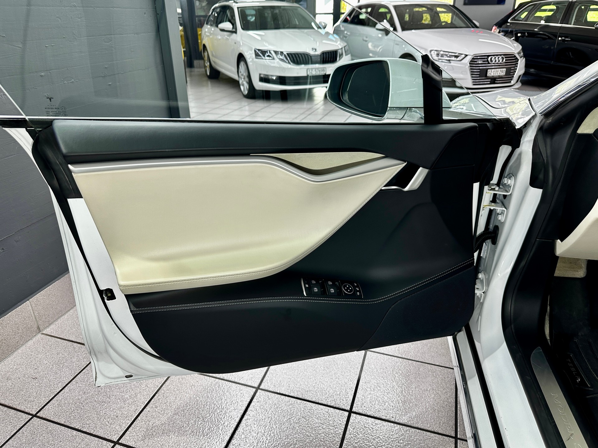 TESLA Model S 100 D-image-14