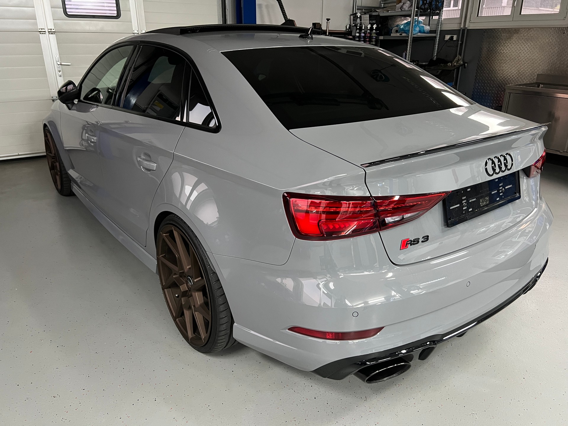 AUDI RS3 Limousine 2.5 TSI quattro S-tronic-image-2