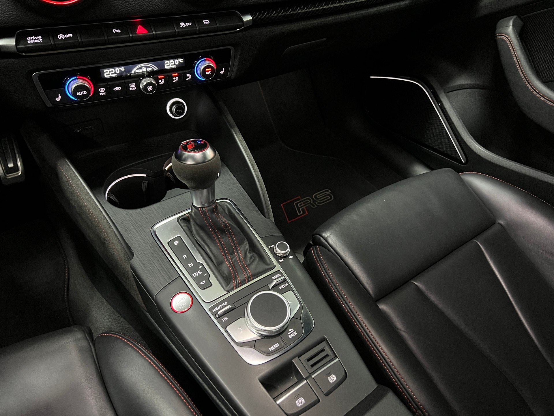 AUDI RS3 Limousine 2.5 TSI quattro S-tronic-image-10