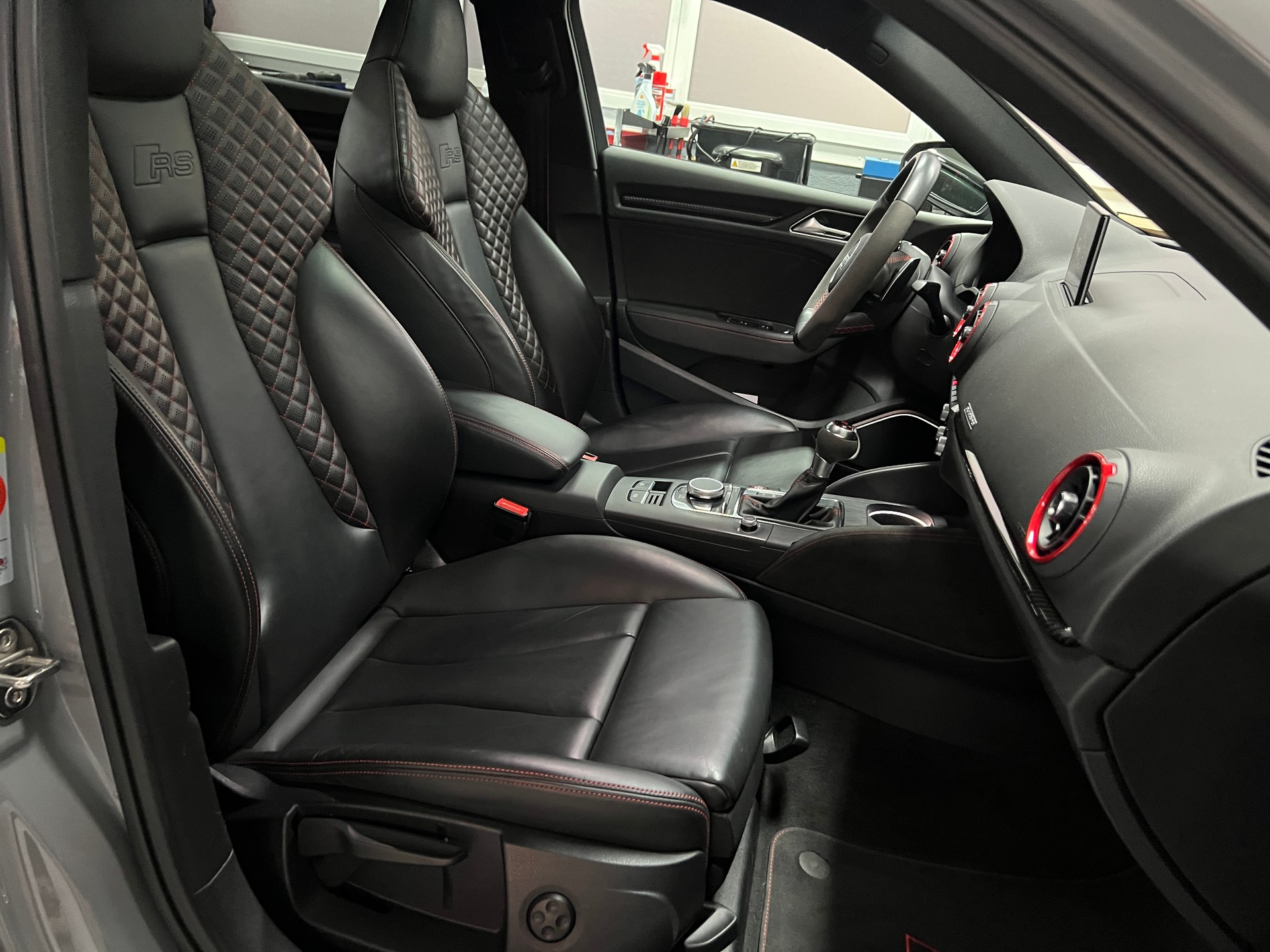 AUDI RS3 Limousine 2.5 TSI quattro S-tronic-image-8