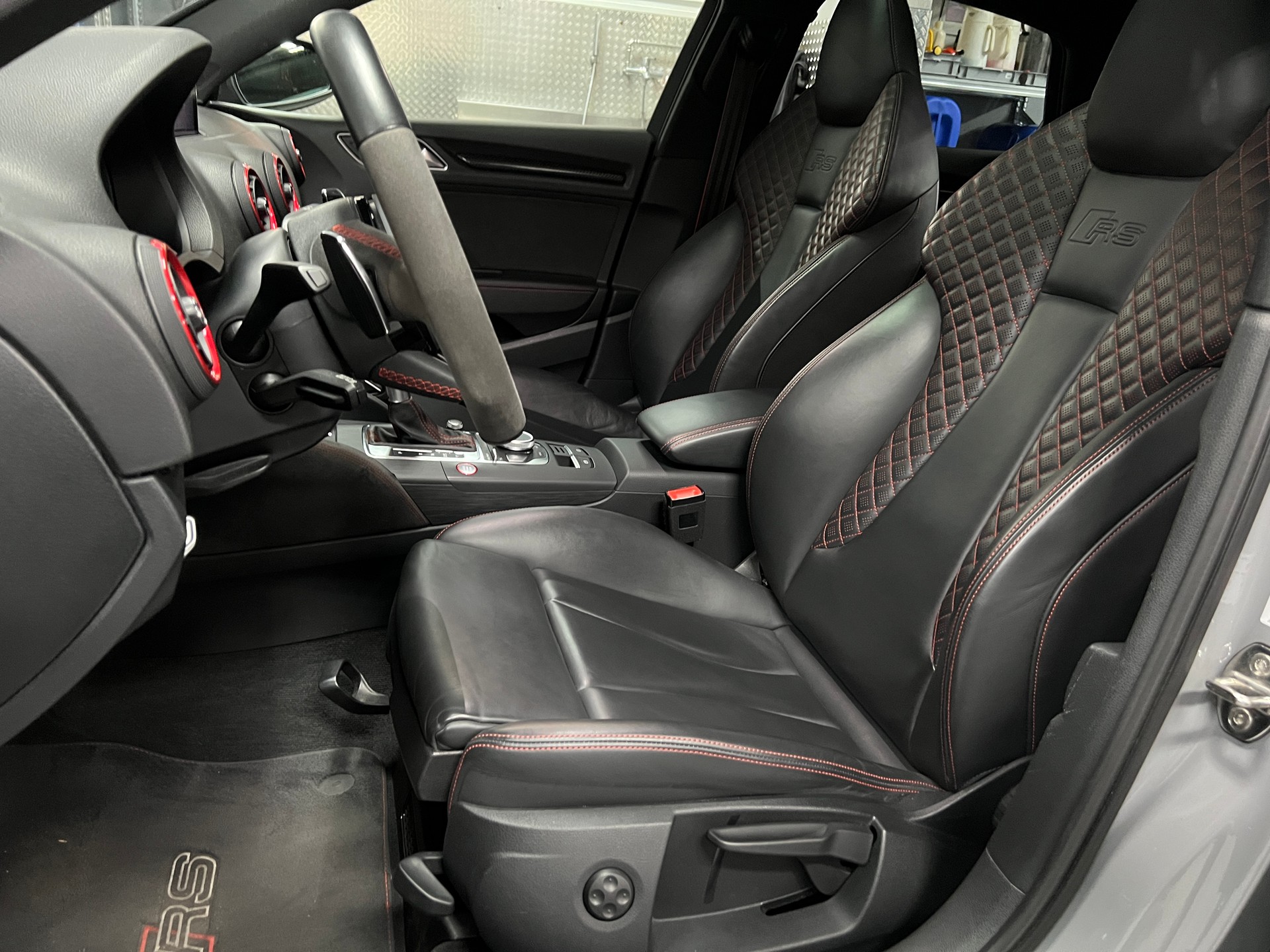 AUDI RS3 Limousine 2.5 TSI quattro S-tronic-image-5