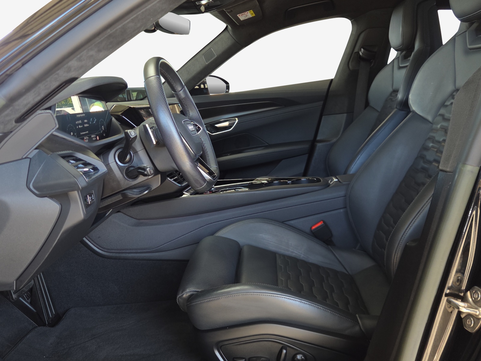 AUDI e-tron GT quattro-image-7