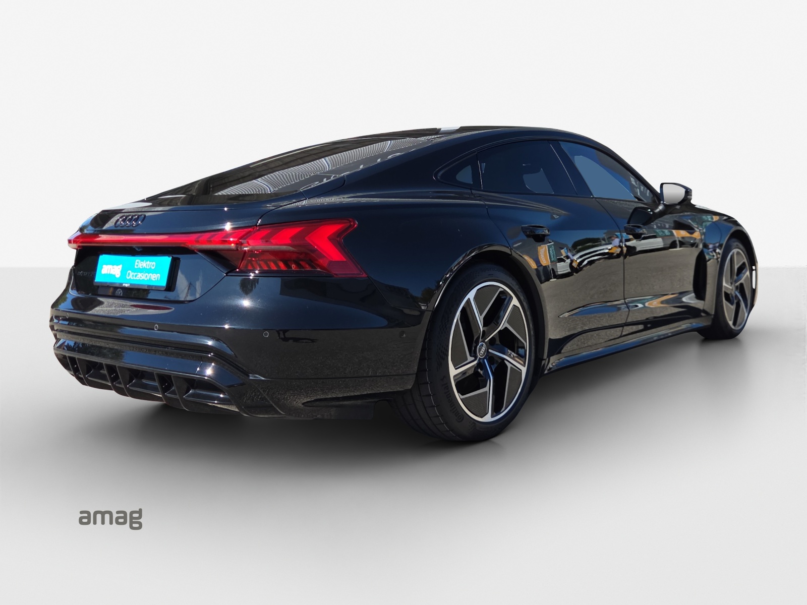 AUDI e-tron GT quattro-image-4