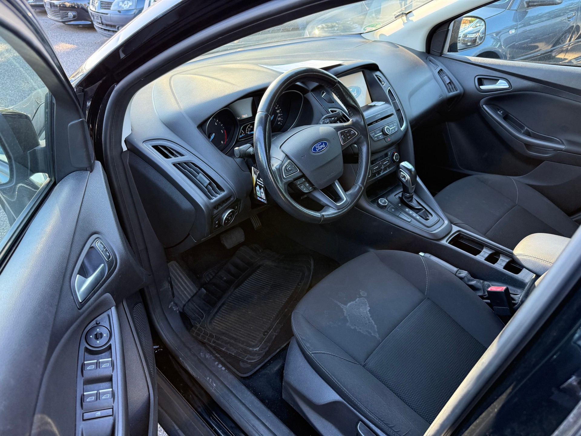 FORD Focus 1.5 TDCi Business PowerShift-image-8