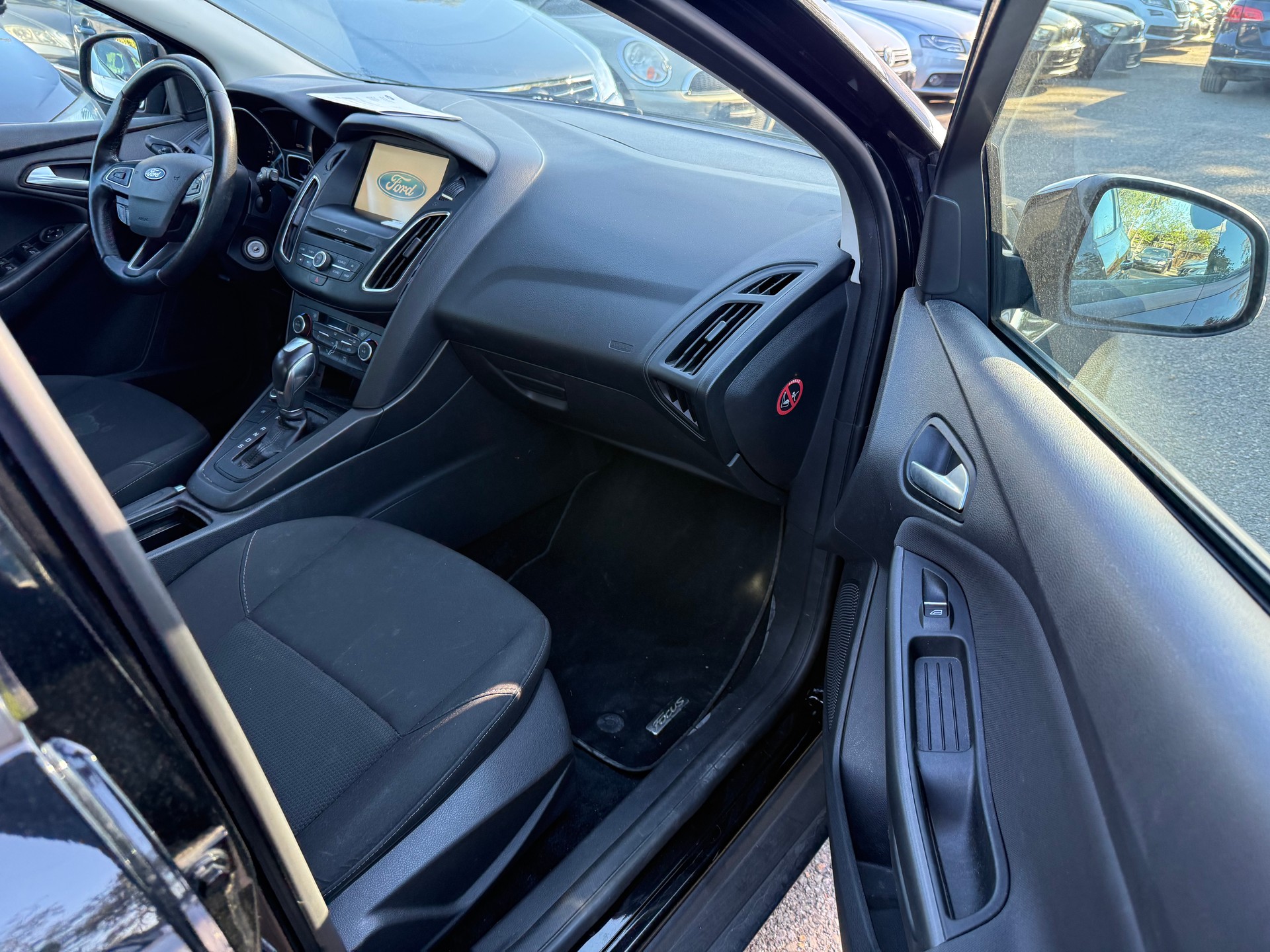 FORD Focus 1.5 TDCi Business PowerShift-image-6