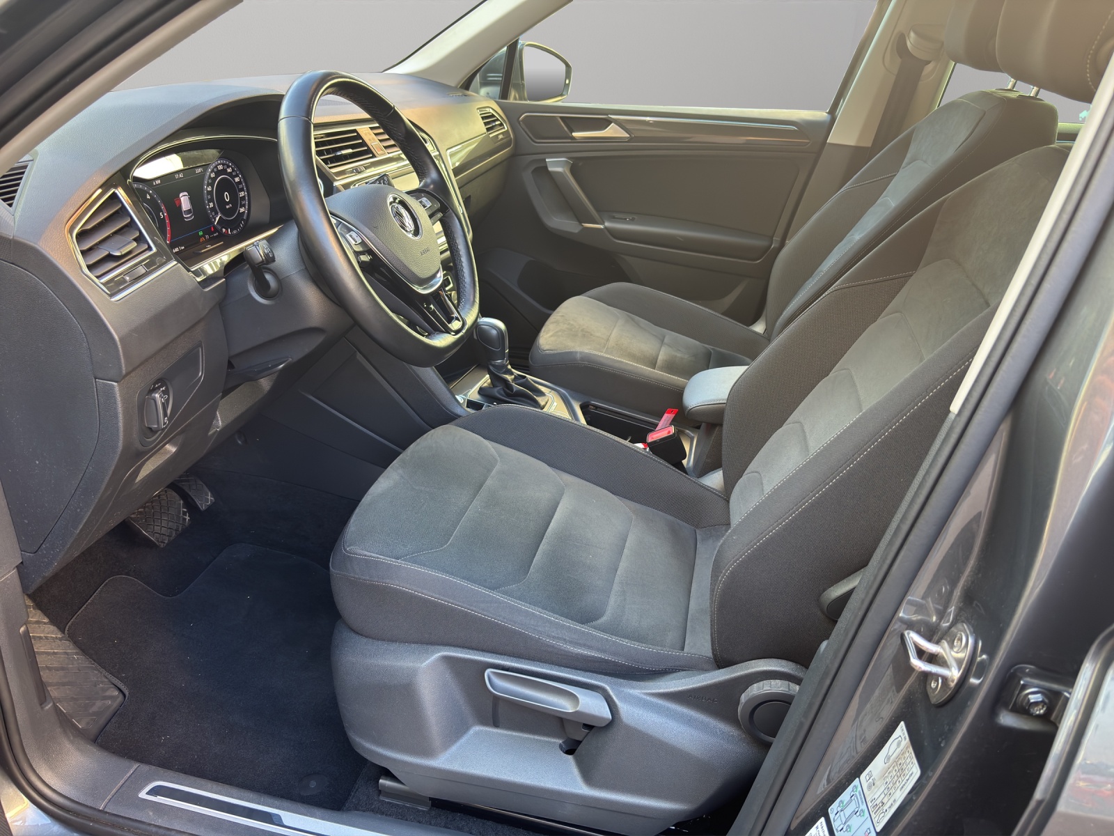 VW Tiguan 2.0 TDI SCR Highline DSG-image-5