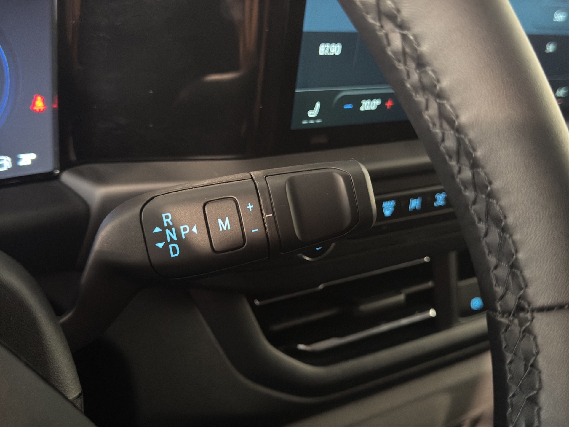 FORD Transit Custom Van 320 L1H1 Limited Automat 4x4-image-11