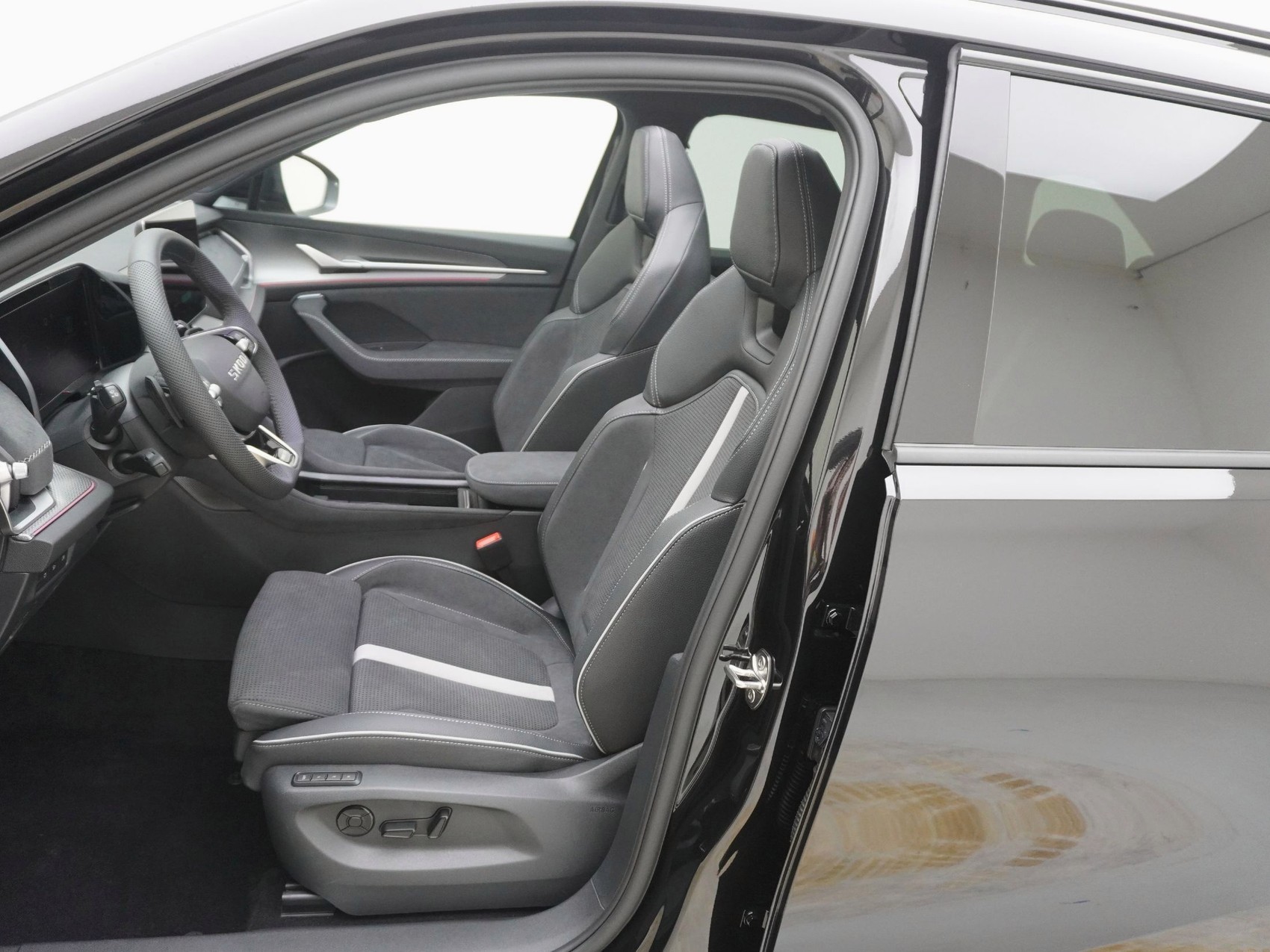 SKODA Kodiaq 2.0 TSI SportLine-image-12
