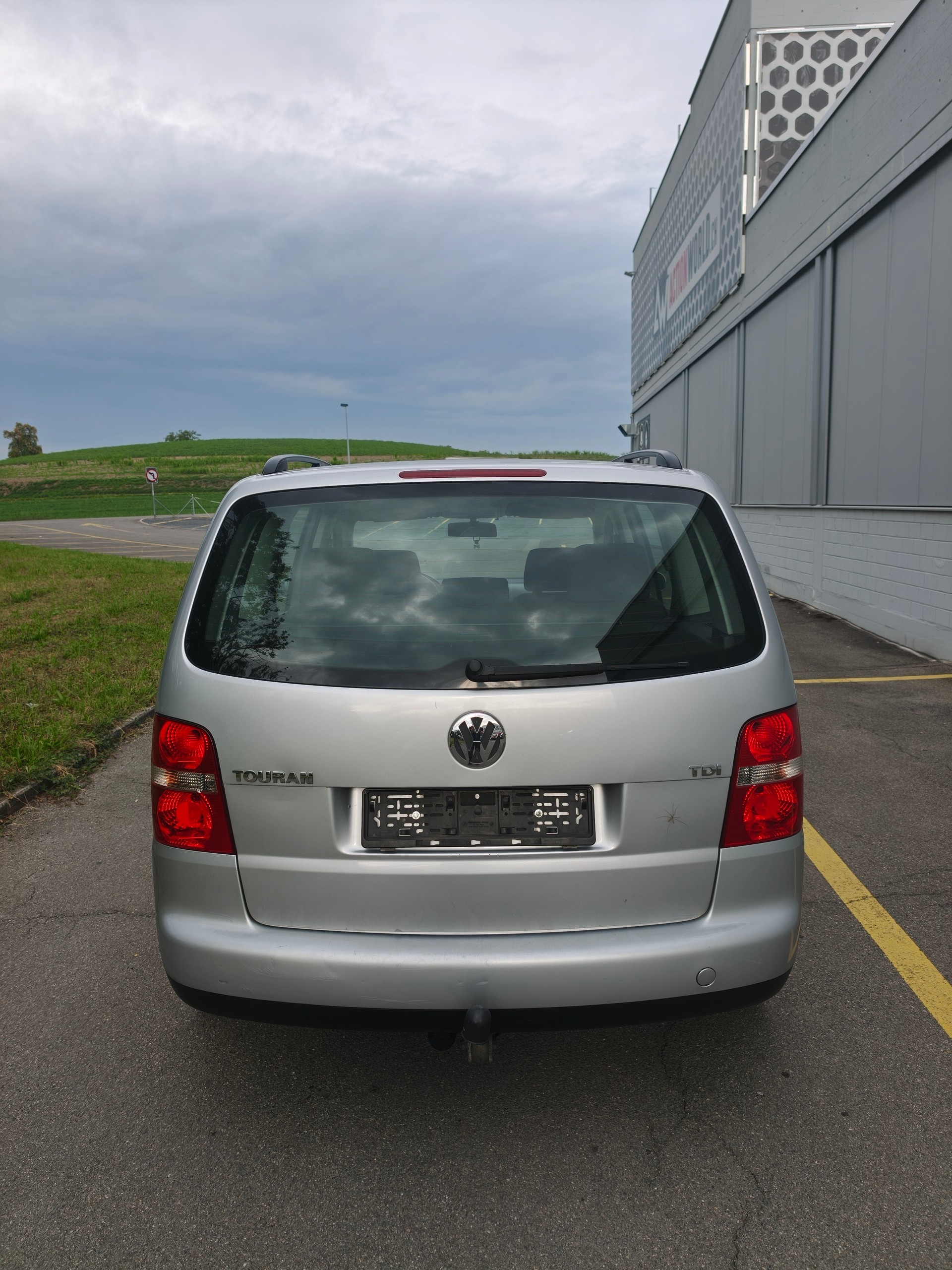 VW Touran 1.9 TDI Trendline-image-4