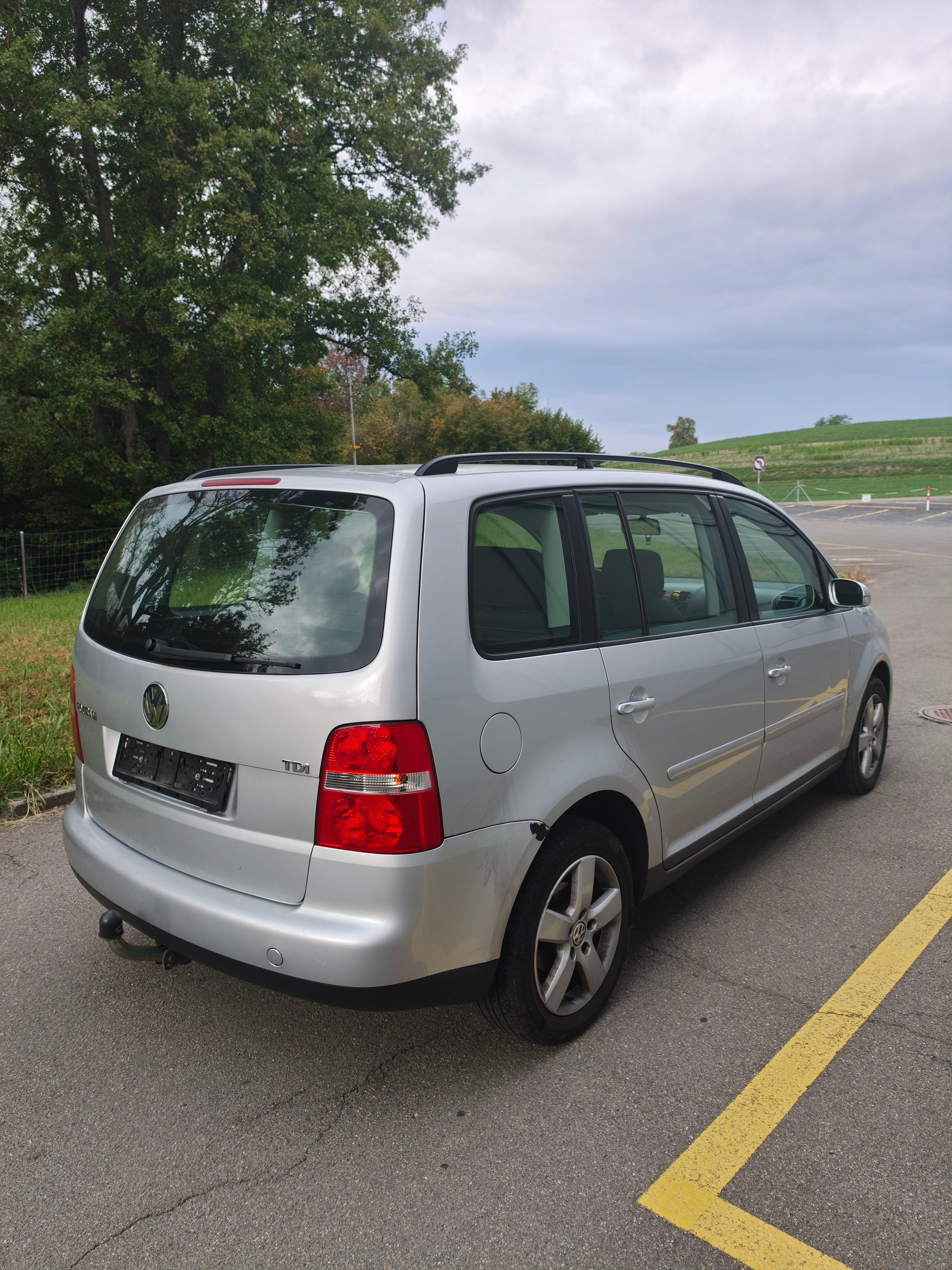 VW Touran 1.9 TDI Trendline-image-3