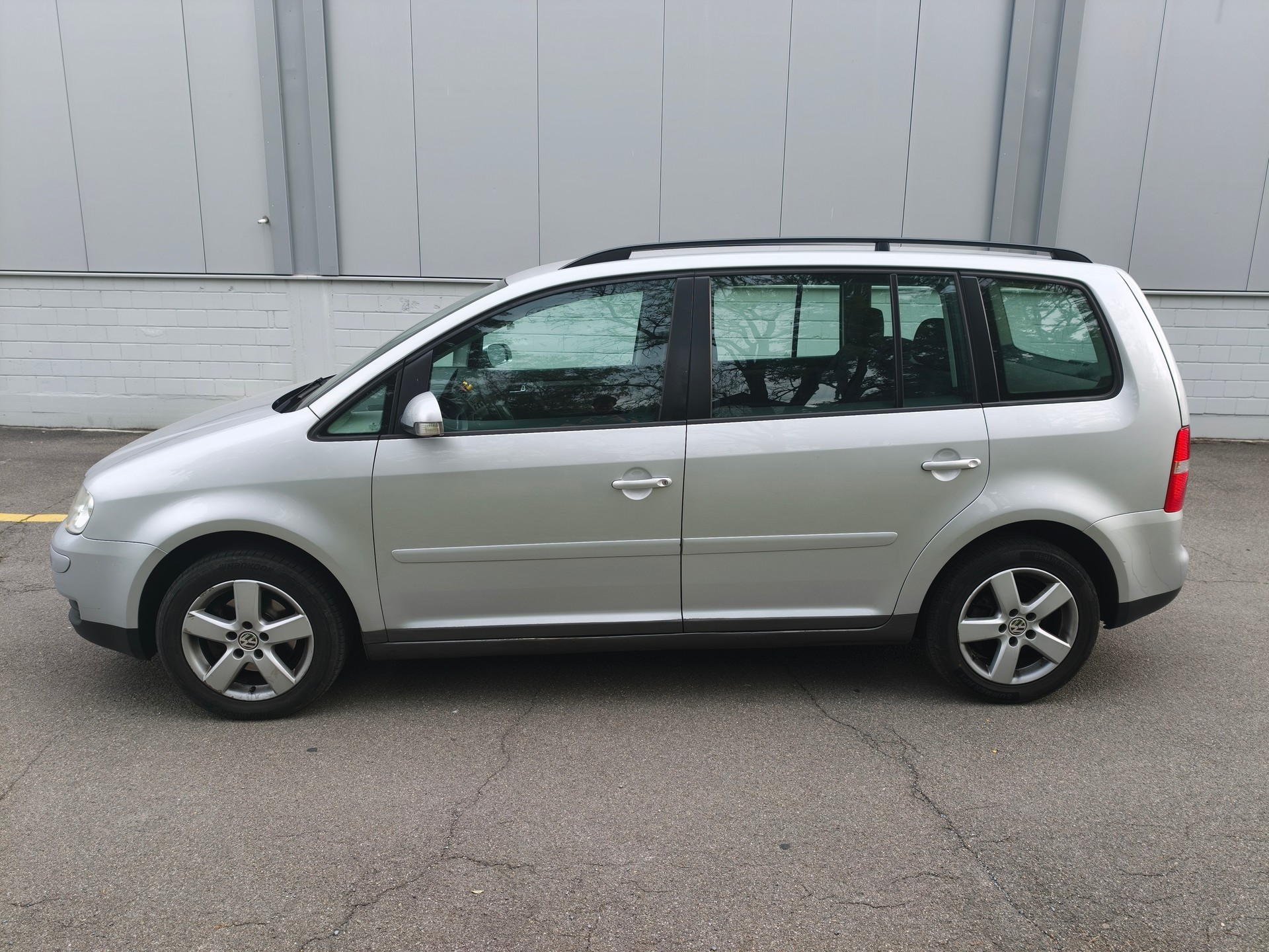 VW Touran 1.9 TDI Trendline-image-6