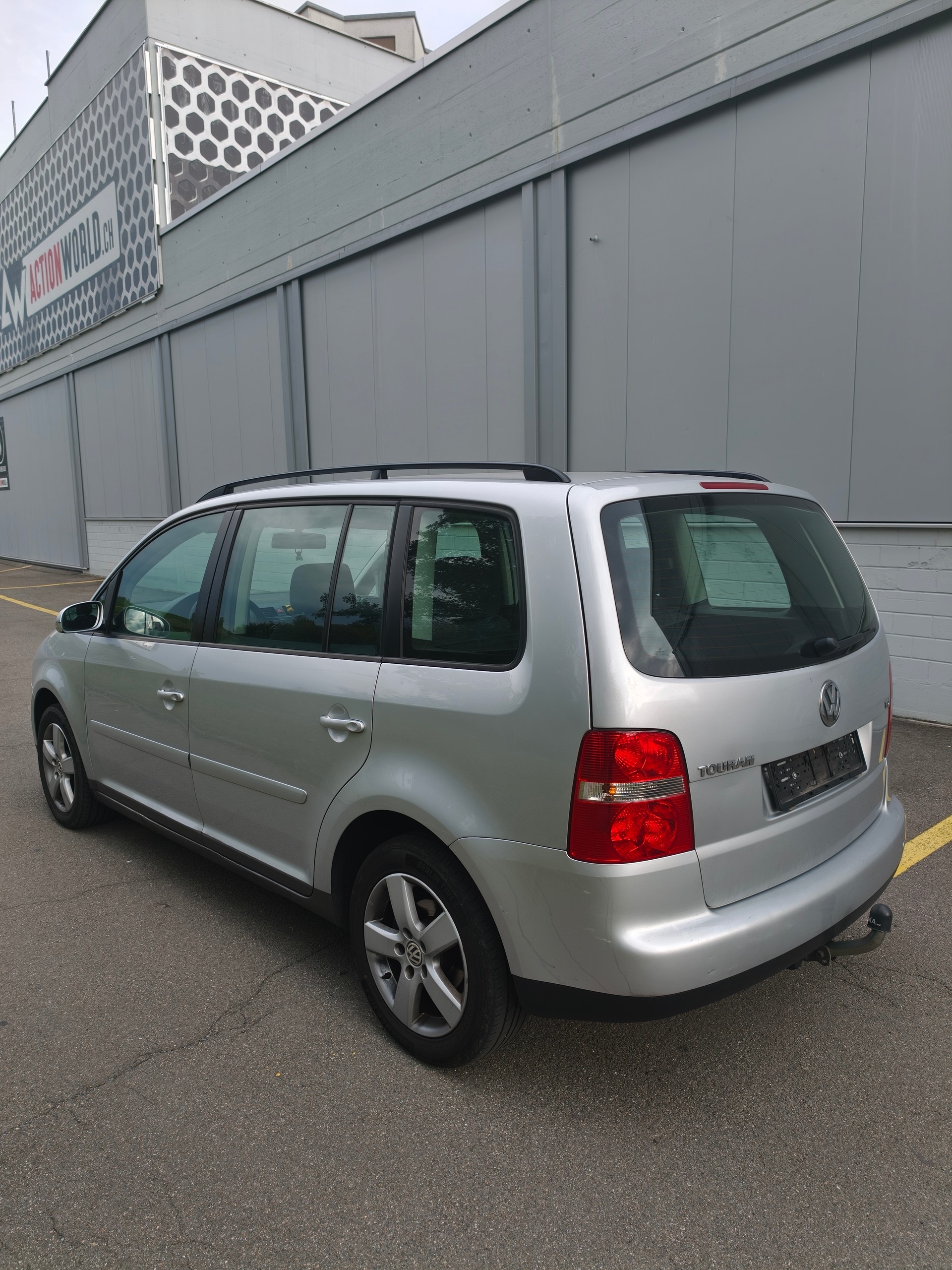 VW Touran 1.9 TDI Trendline-image-5