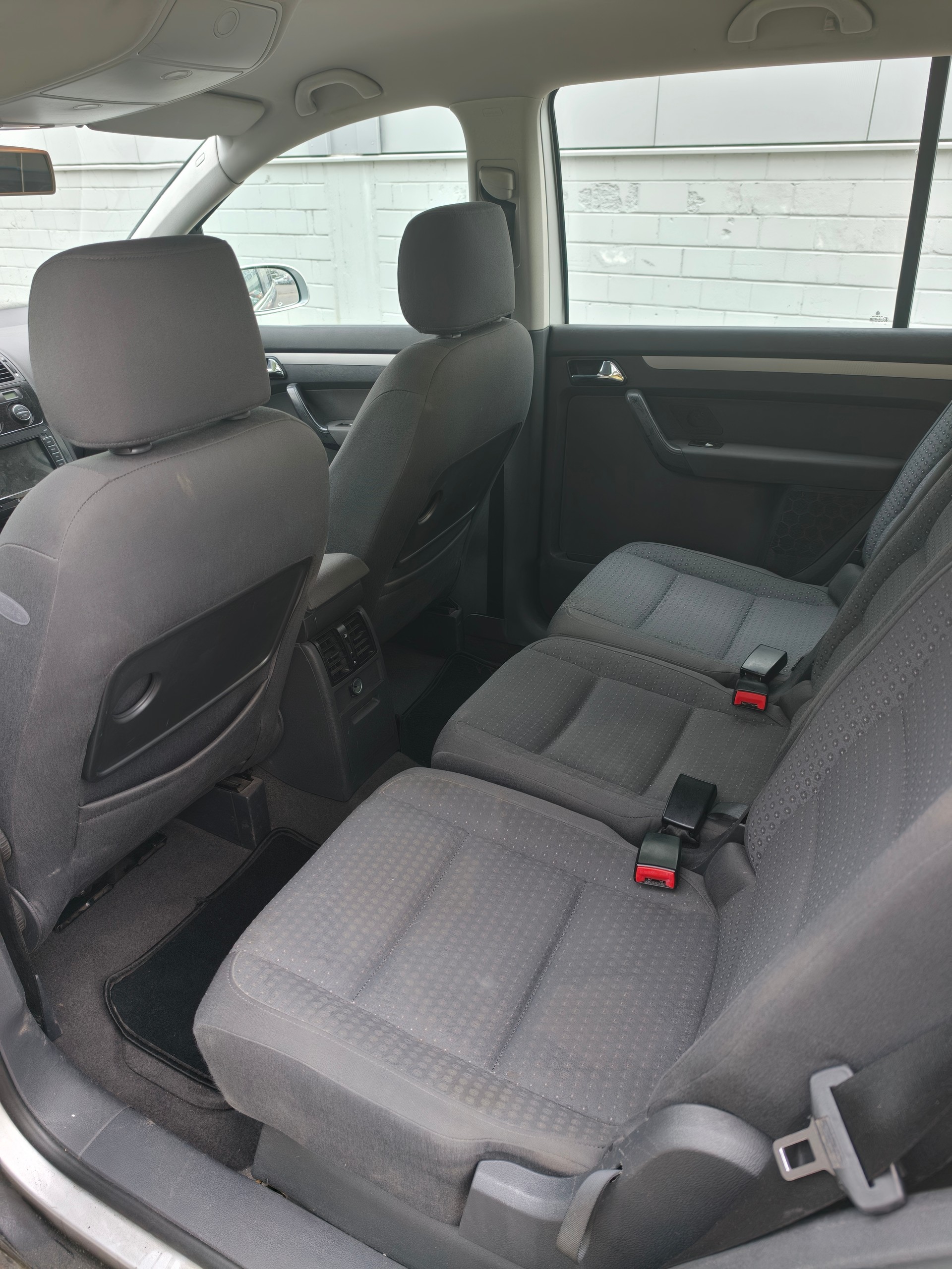 VW Touran 1.9 TDI Trendline-image-11