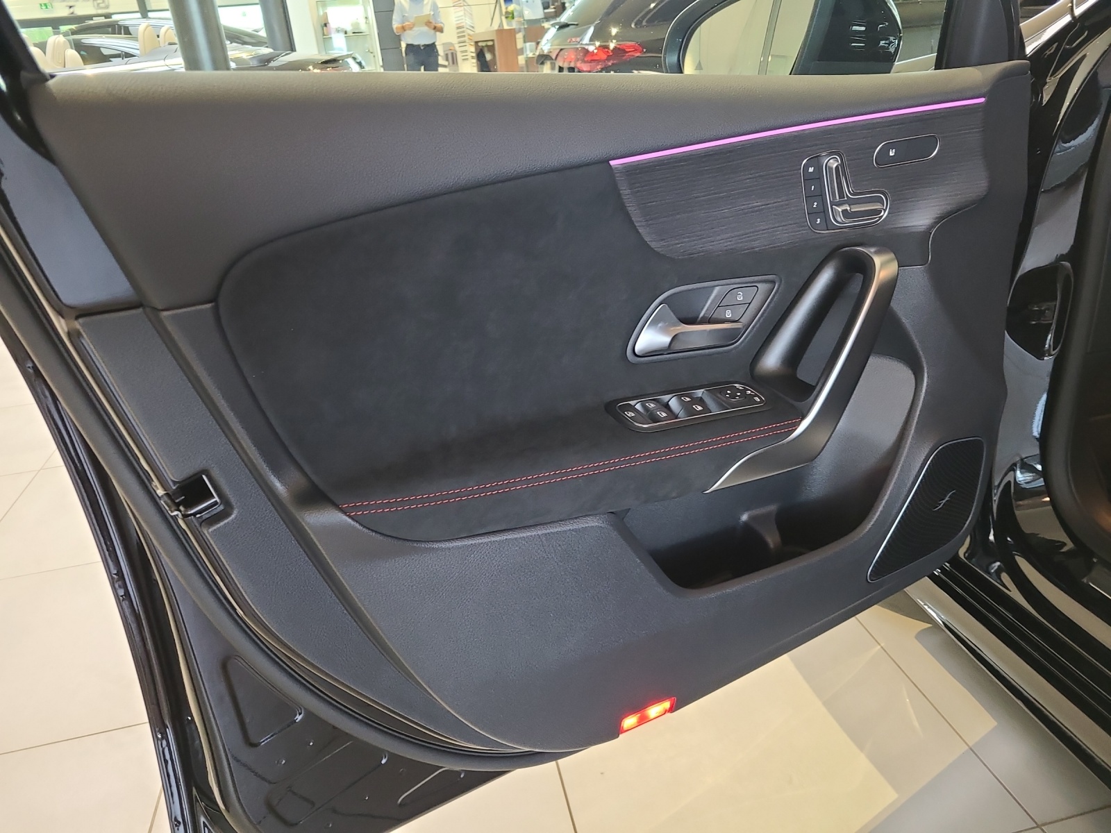 MERCEDES-BENZ A 35 4M AMG-image-8