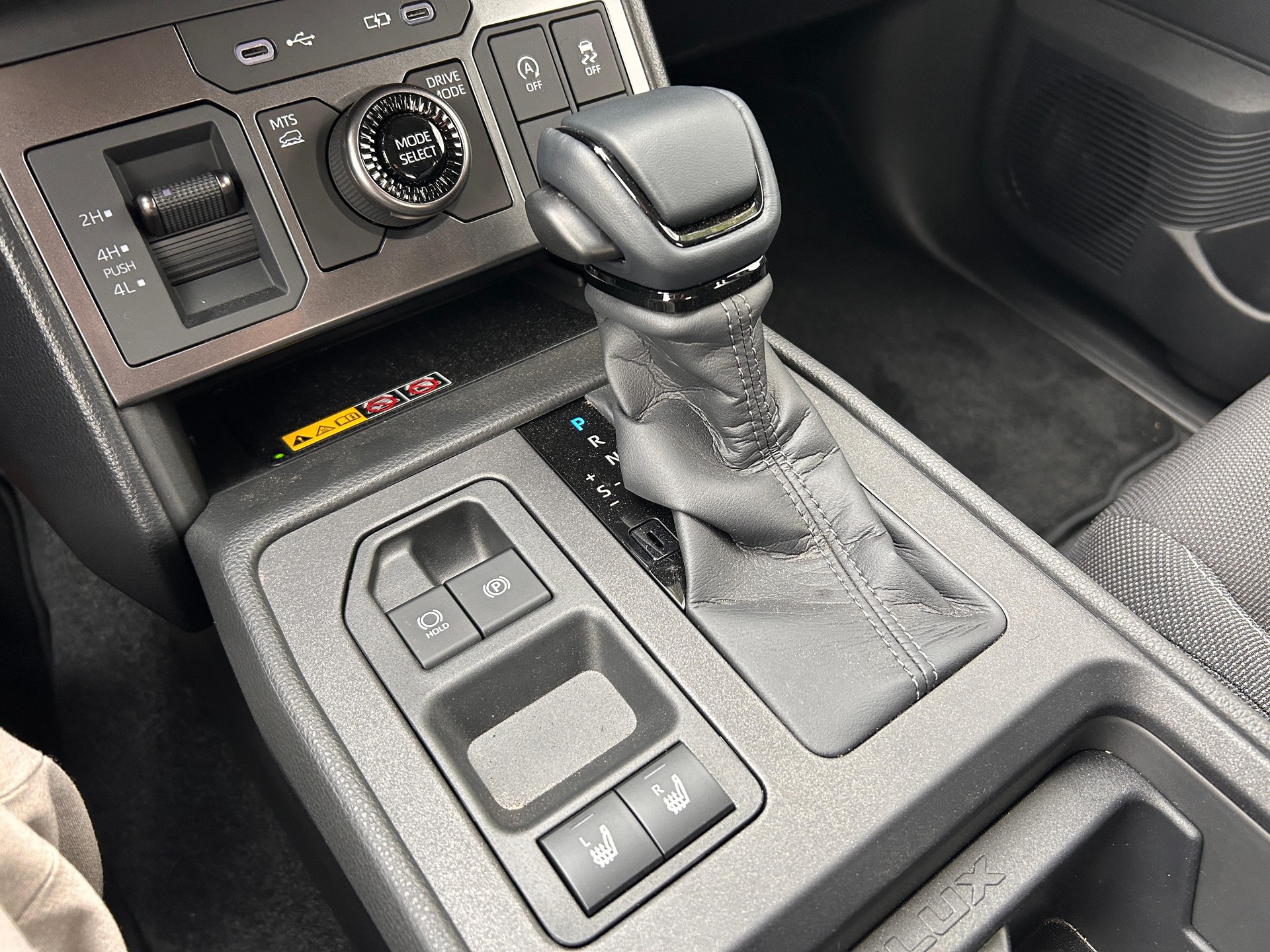 TOYOTA Hilux Double Cab.-Pick-up 2.8 D-4D MHEV 204 Advanced-image-9