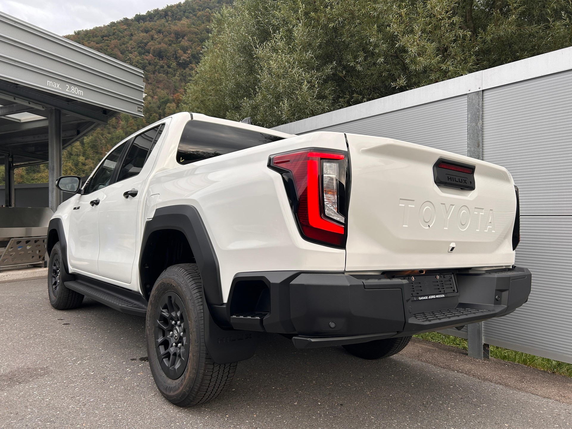 TOYOTA Hilux Double Cab.-Pick-up 2.8 D-4D MHEV 204 Advanced-image-3