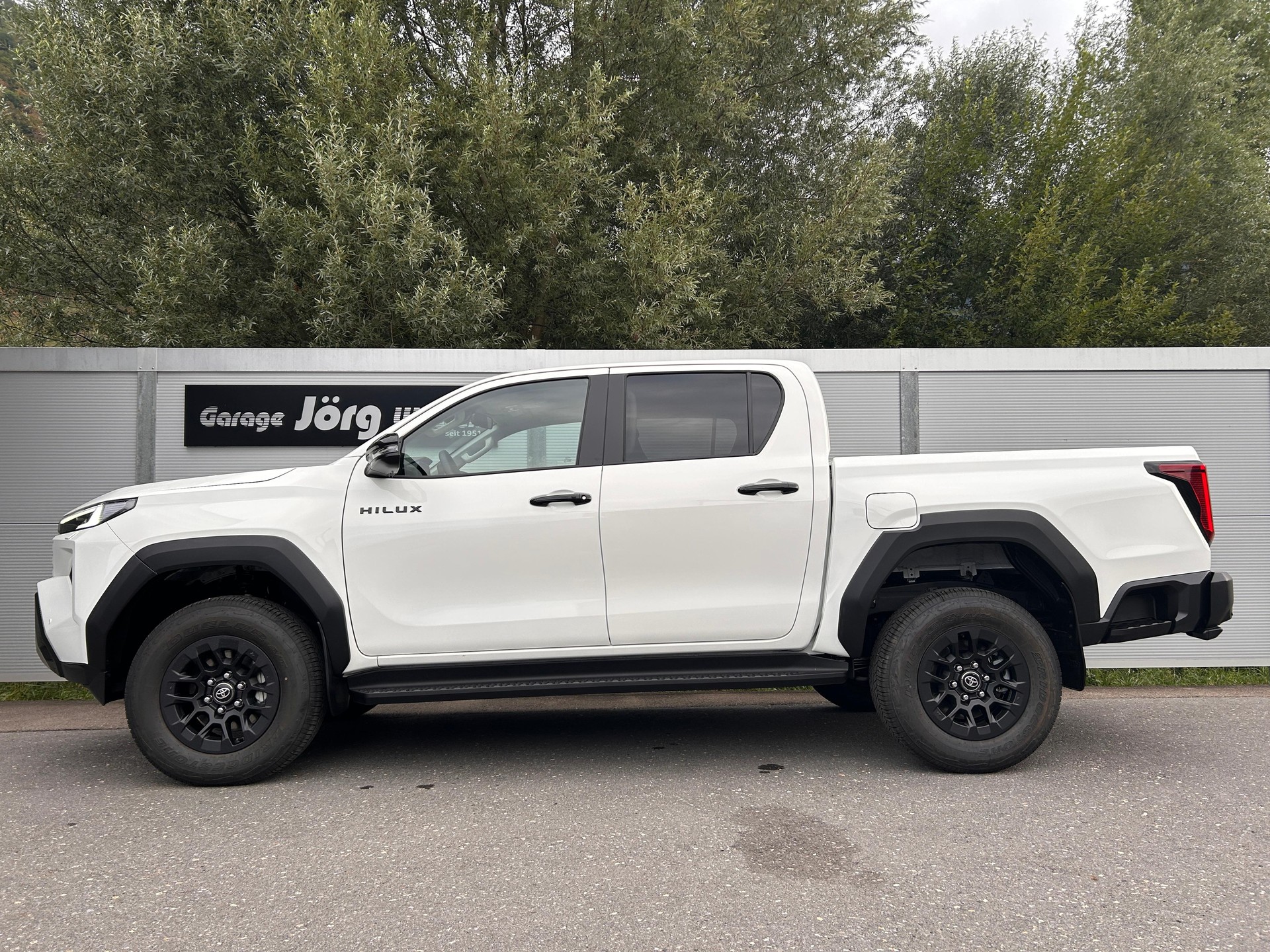 TOYOTA Hilux Double Cab.-Pick-up 2.8 D-4D MHEV 204 Advanced-image-2