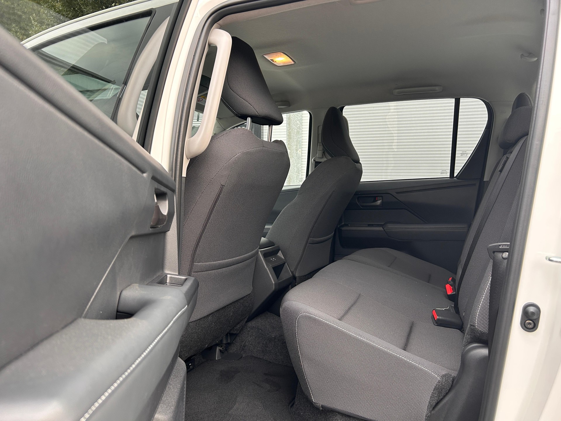 TOYOTA Hilux Double Cab.-Pick-up 2.8 D-4D MHEV 204 Advanced-image-6