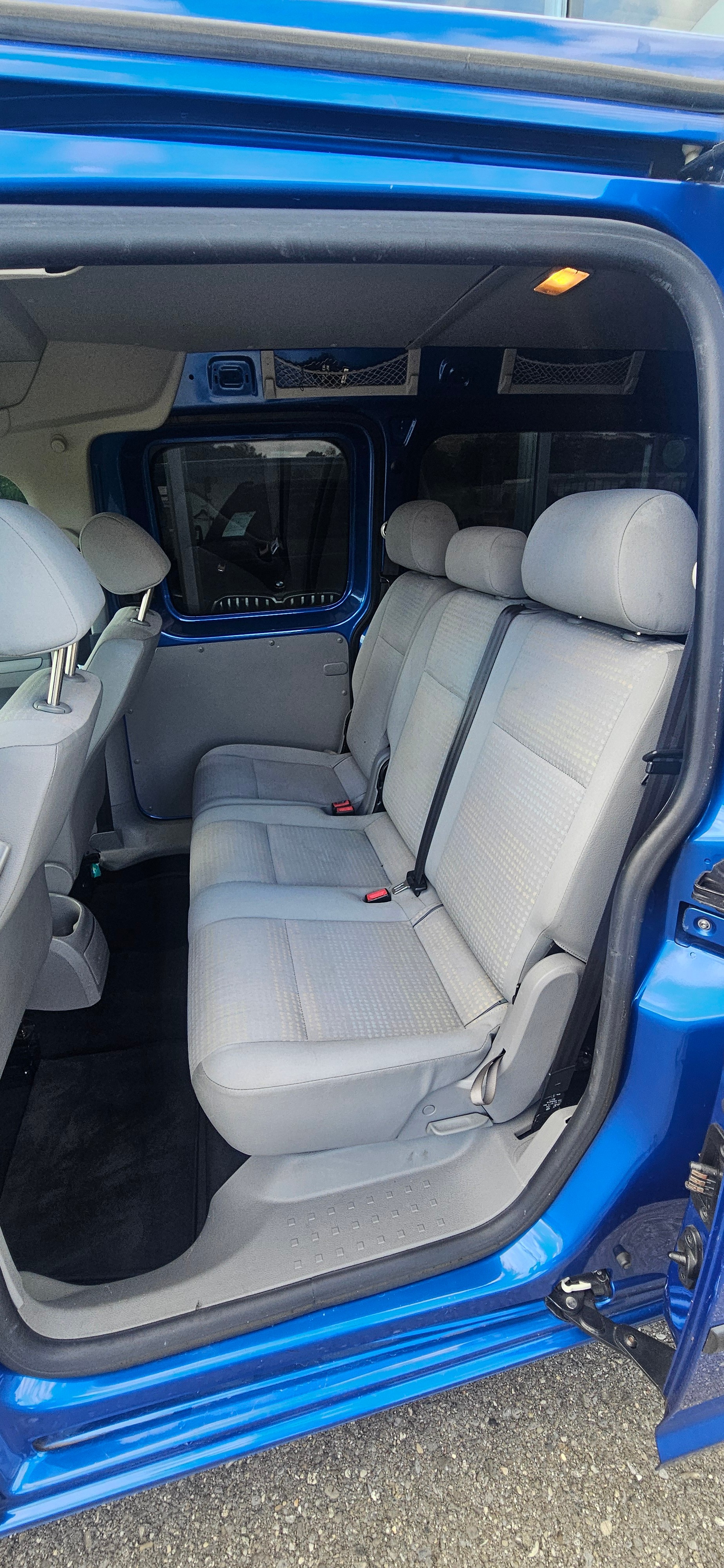 VW Behindertengerecht-Rampe / 5-Sitze & ein Rollstuhlfahrer/in-image-10