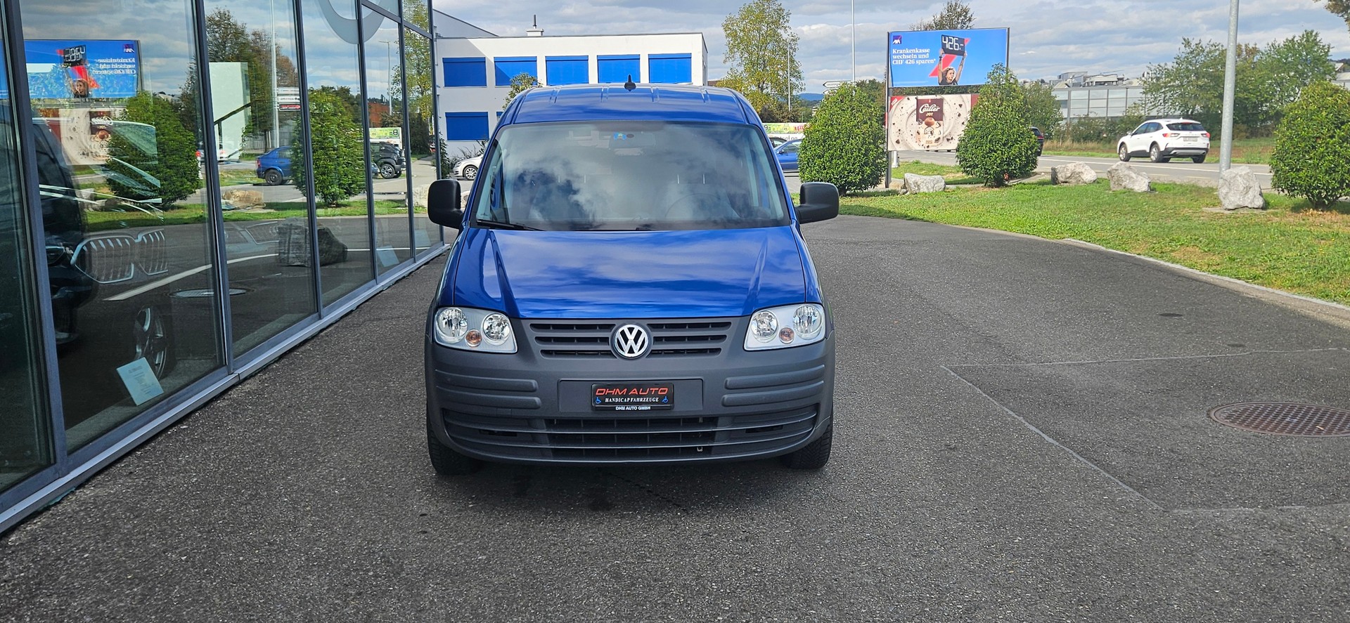 VW Behindertengerecht-Rampe / 5-Sitze & ein Rollstuhlfahrer/in-image-1