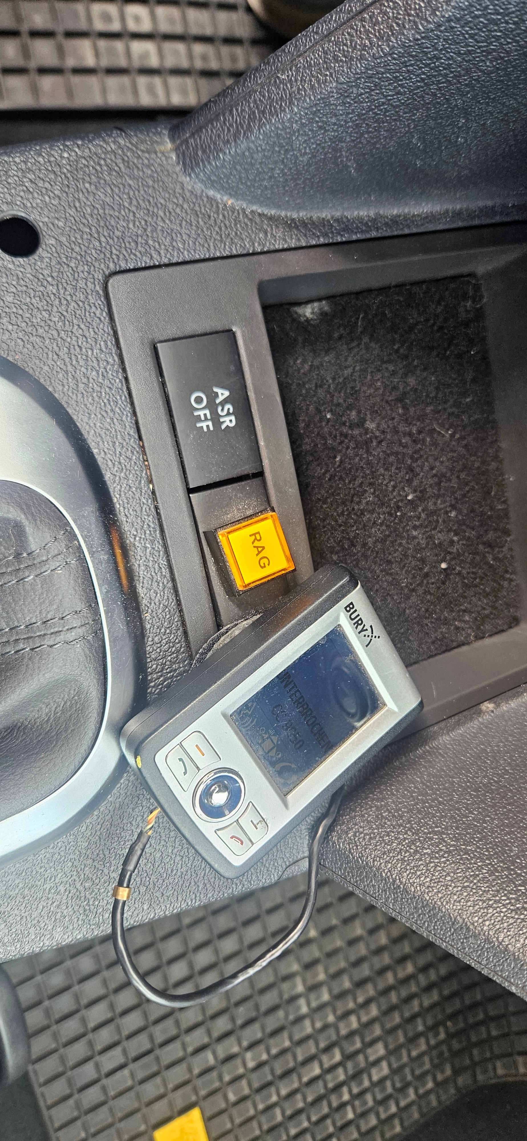 VW Behindertengerecht-Rampe / 5-Sitze & ein Rollstuhlfahrer/in-image-7