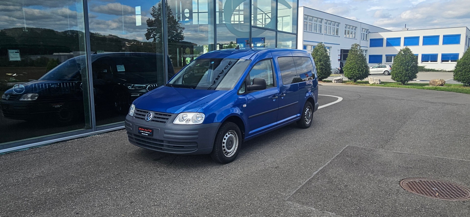 VW Behindertengerecht-Rampe / 5-Sitze & ein Rollstuhlfahrer/in-image-0