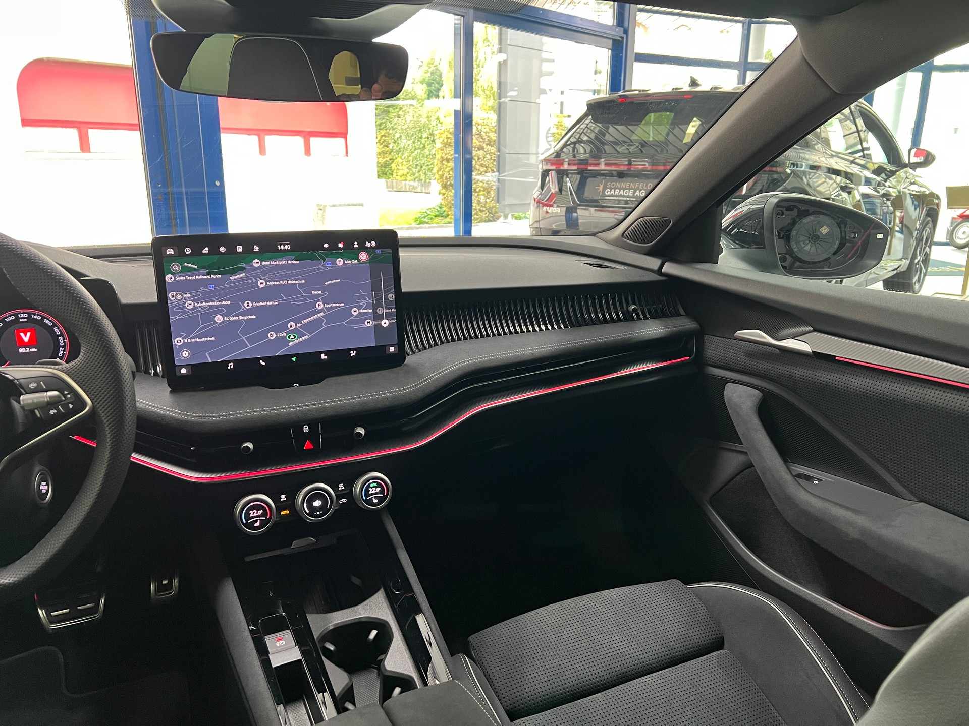 SKODA Superb Combi 2.0 TDi Sportline 4x4 DSG / 5 Jahre Garantie-image-10
