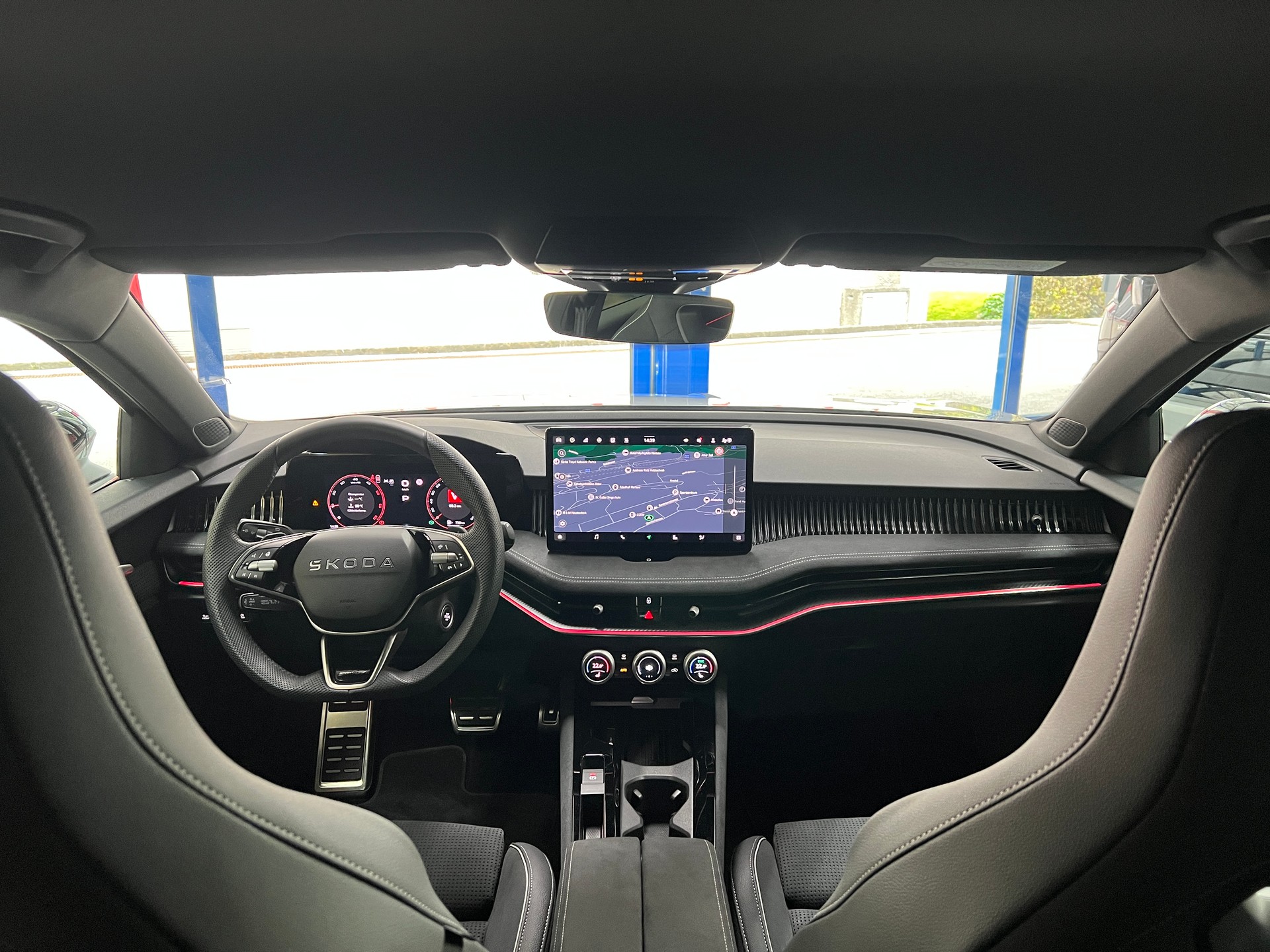 SKODA Superb Combi 2.0 TDi Sportline 4x4 DSG / 5 Jahre Garantie-image-9