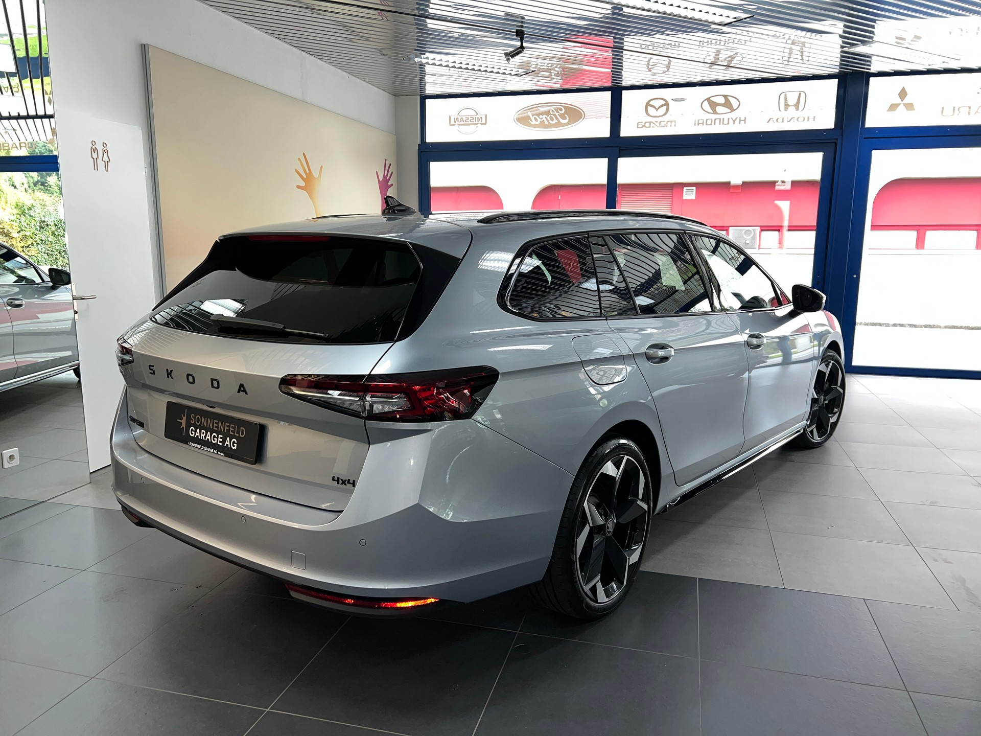 SKODA Superb Combi 2.0 TDi Sportline 4x4 DSG / 5 Jahre Garantie-image-3