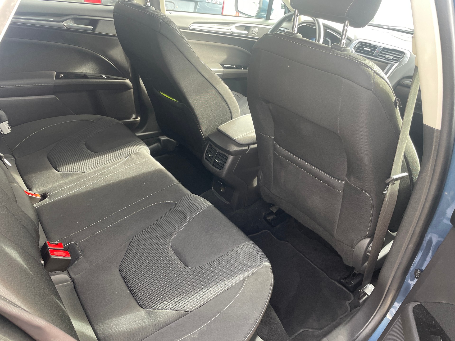 FORD Mondeo 2.0 HEV Trend eCVT-image-9