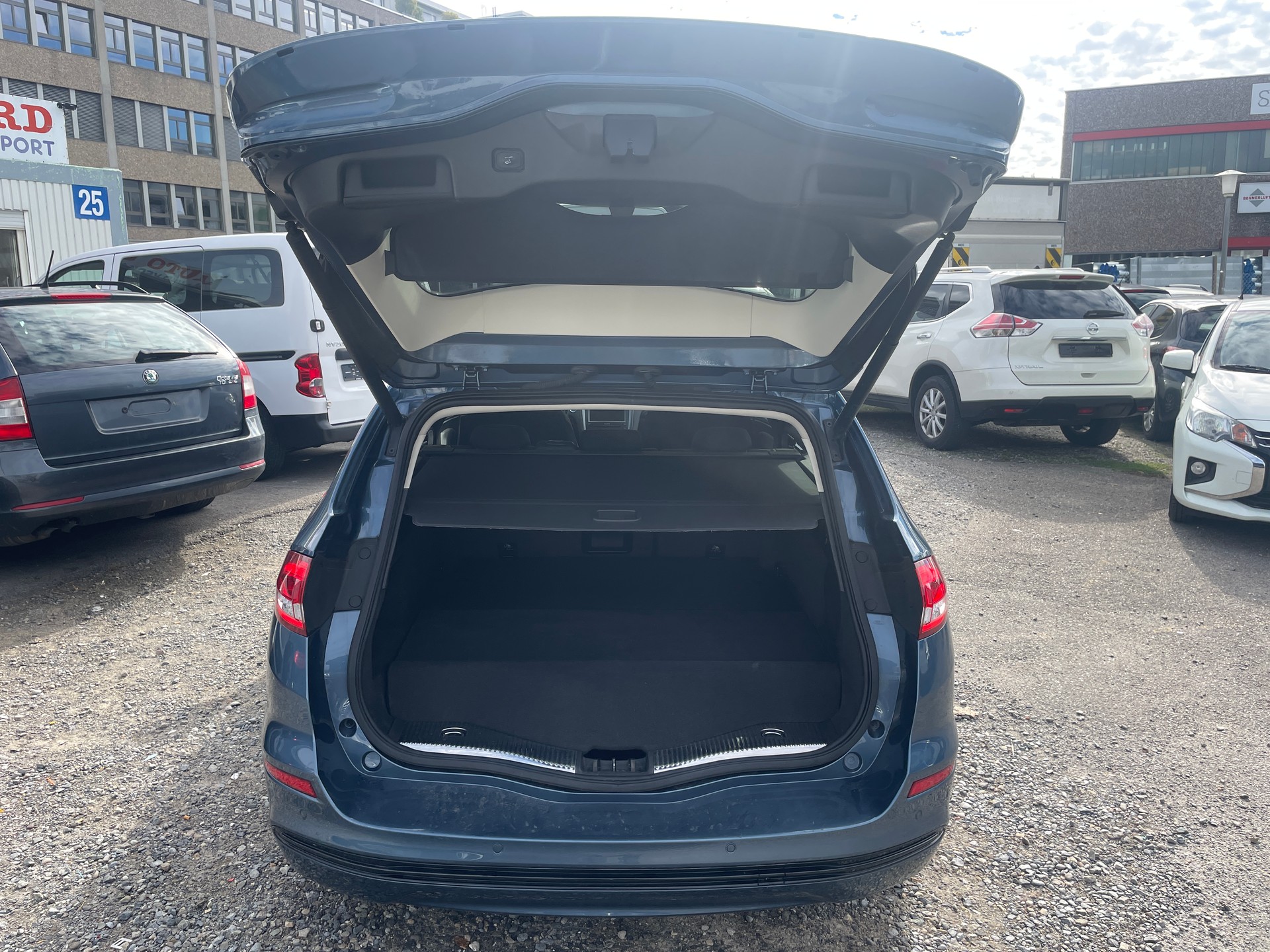 FORD Mondeo 2.0 HEV Trend eCVT-image-11