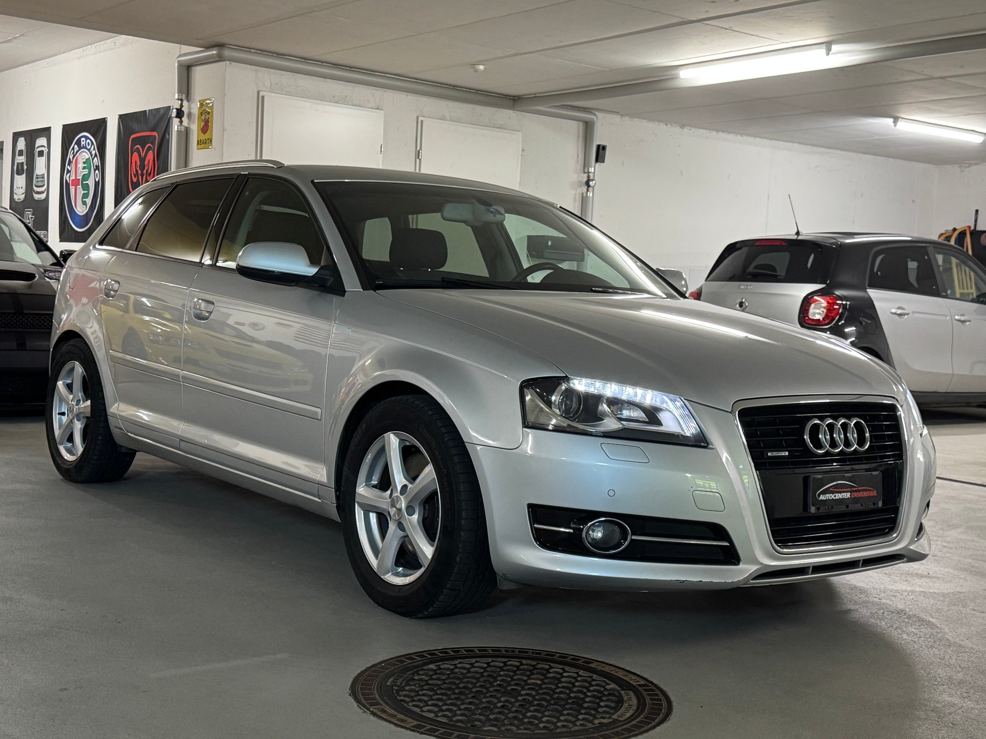 AUDI A3 Sportback 2.0 TFSI Ambition quattro S-tronic-image-2