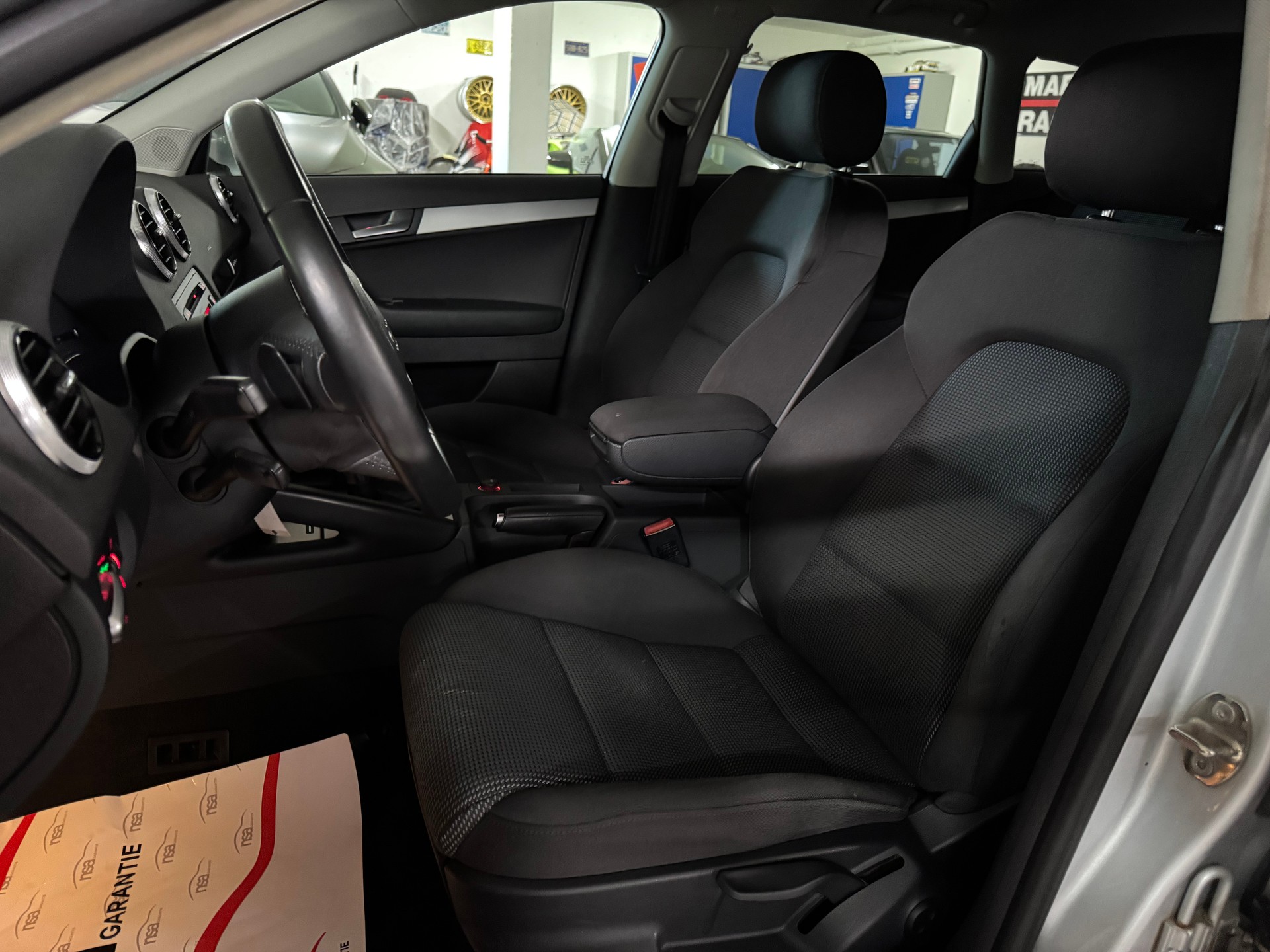 AUDI A3 Sportback 2.0 TFSI Ambition quattro S-tronic-image-9
