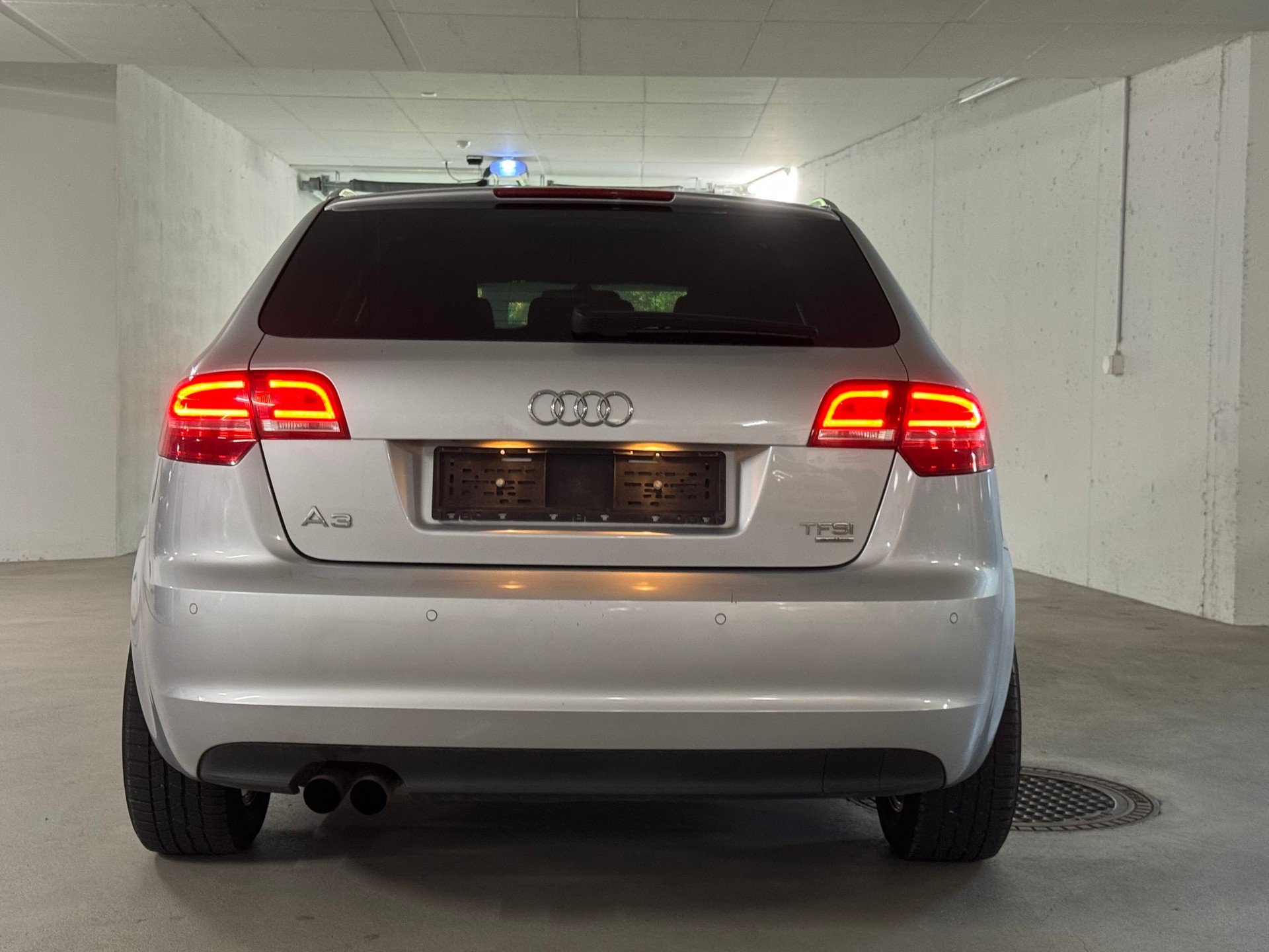 AUDI A3 Sportback 2.0 TFSI Ambition quattro S-tronic-image-5