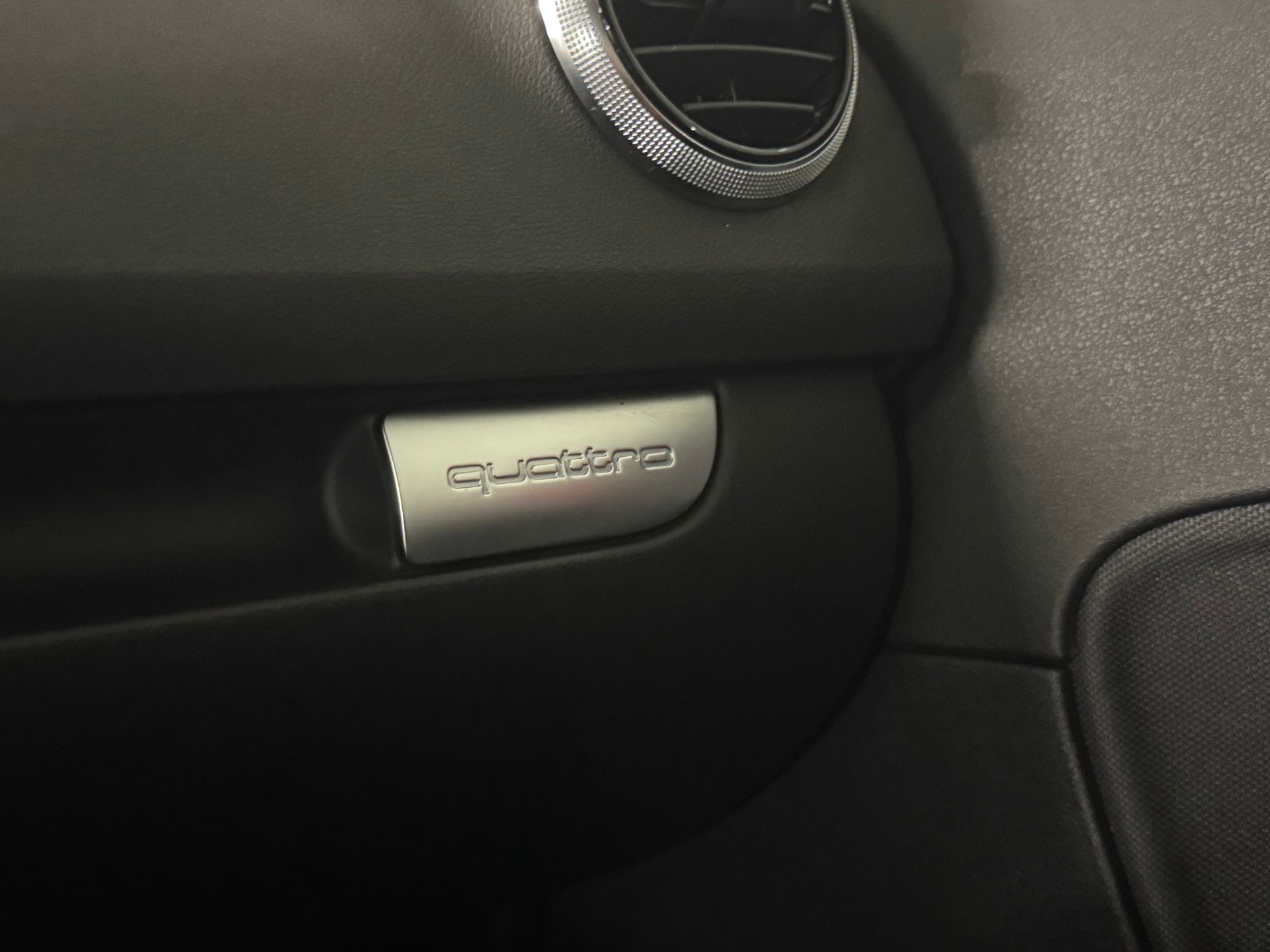 AUDI A3 Sportback 2.0 TFSI Ambition quattro S-tronic-image-14