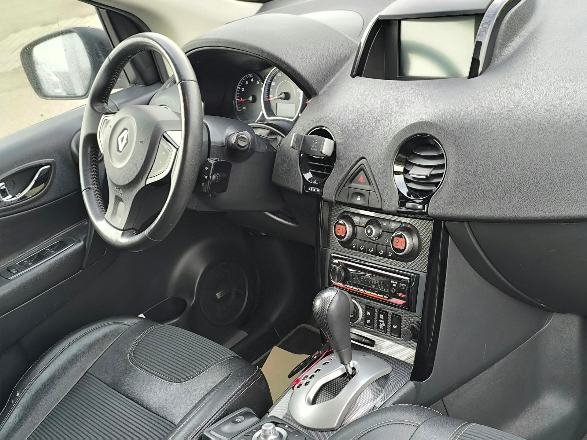 RENAULT Koleos 2.0 dCi Swiss Edition 4x4 Automatic-image-7