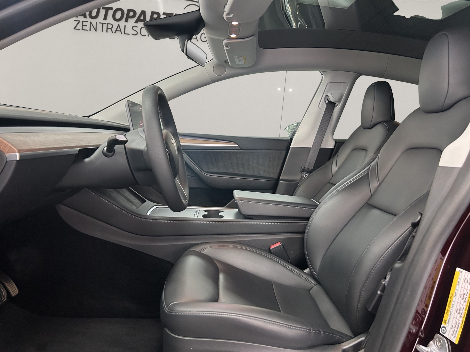 TESLA Model Y Long Range-image-5