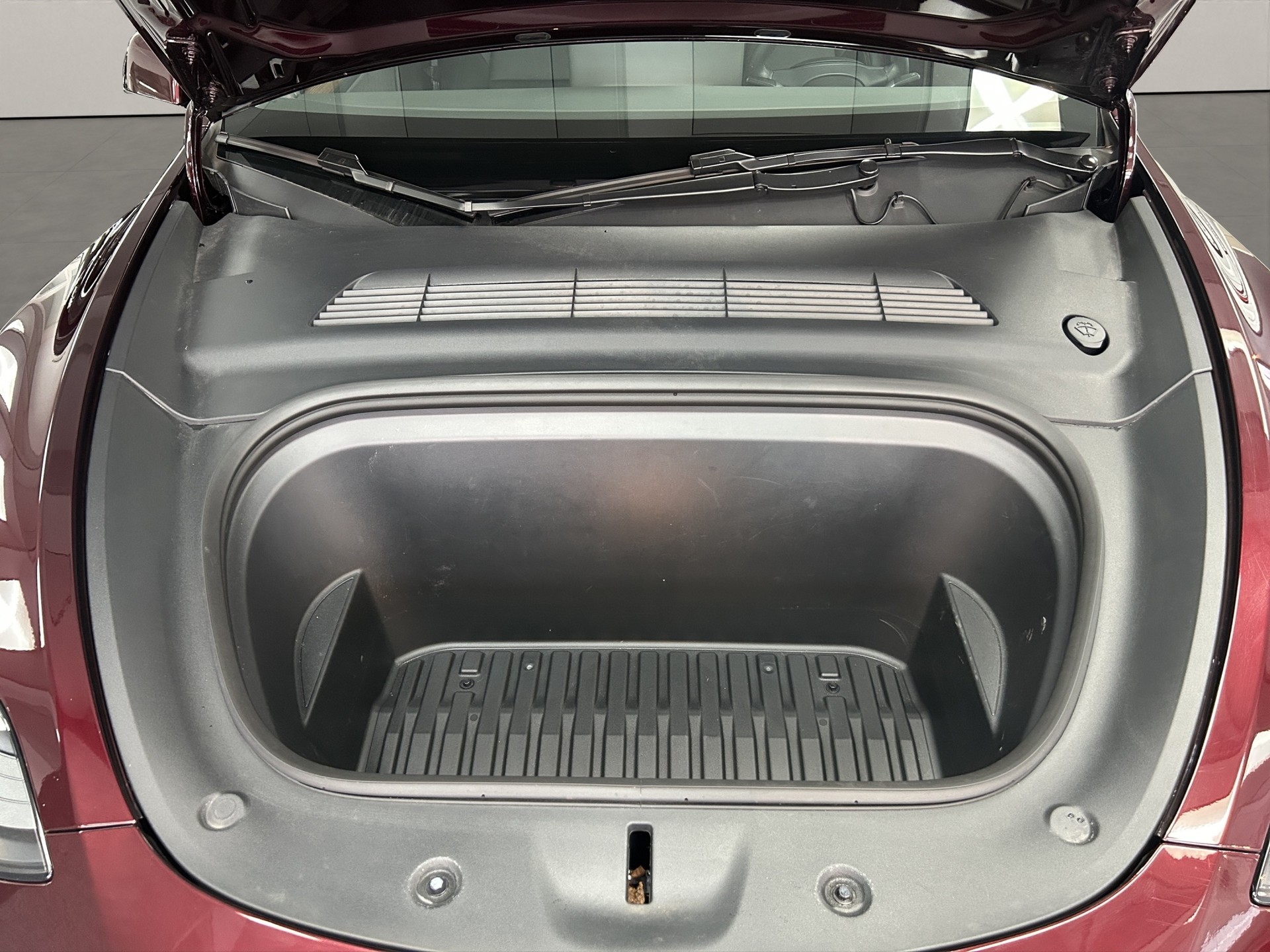 TESLA Model Y Long Range-image-11