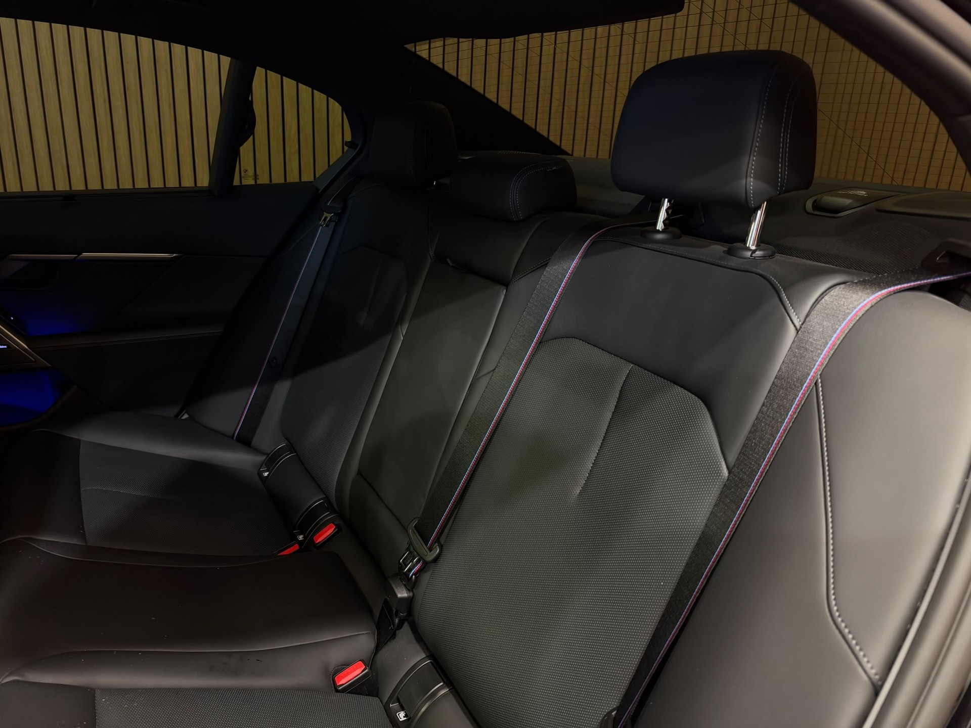 BMW M5 xDrive *CH-Fahrzeug*-image-24
