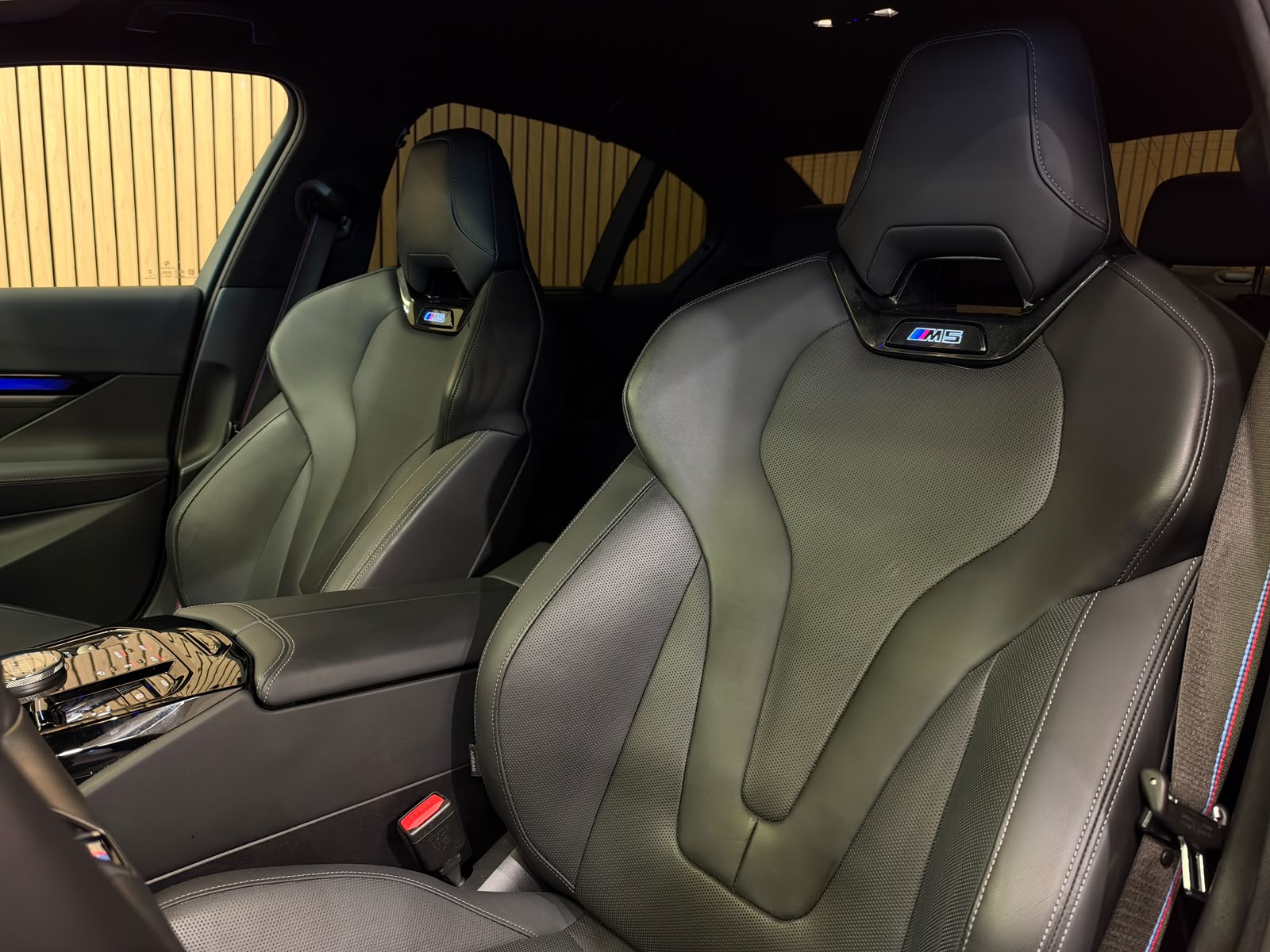 BMW M5 xDrive *CH-Fahrzeug*-image-22