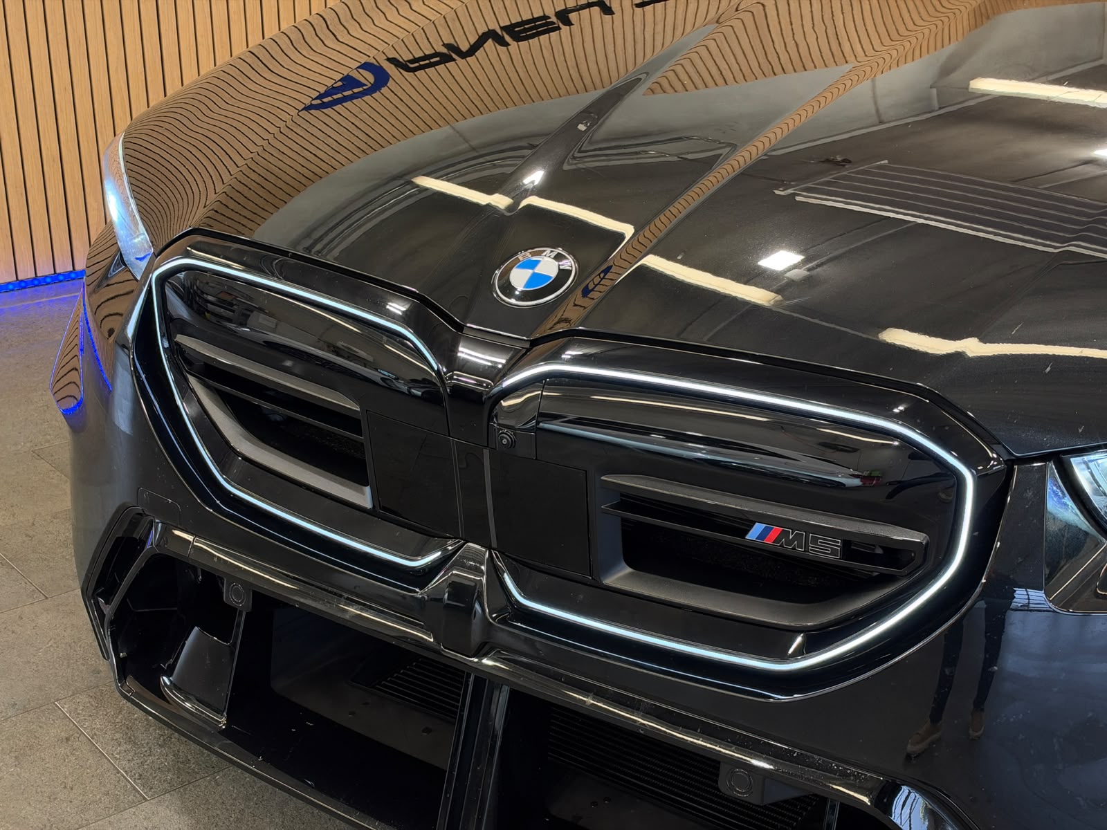 BMW M5 xDrive *CH-Fahrzeug*-showroom-element-2