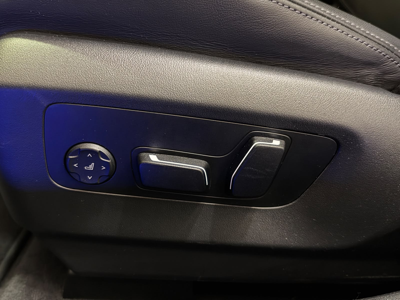 BMW M5 xDrive *CH-Fahrzeug*-image-23