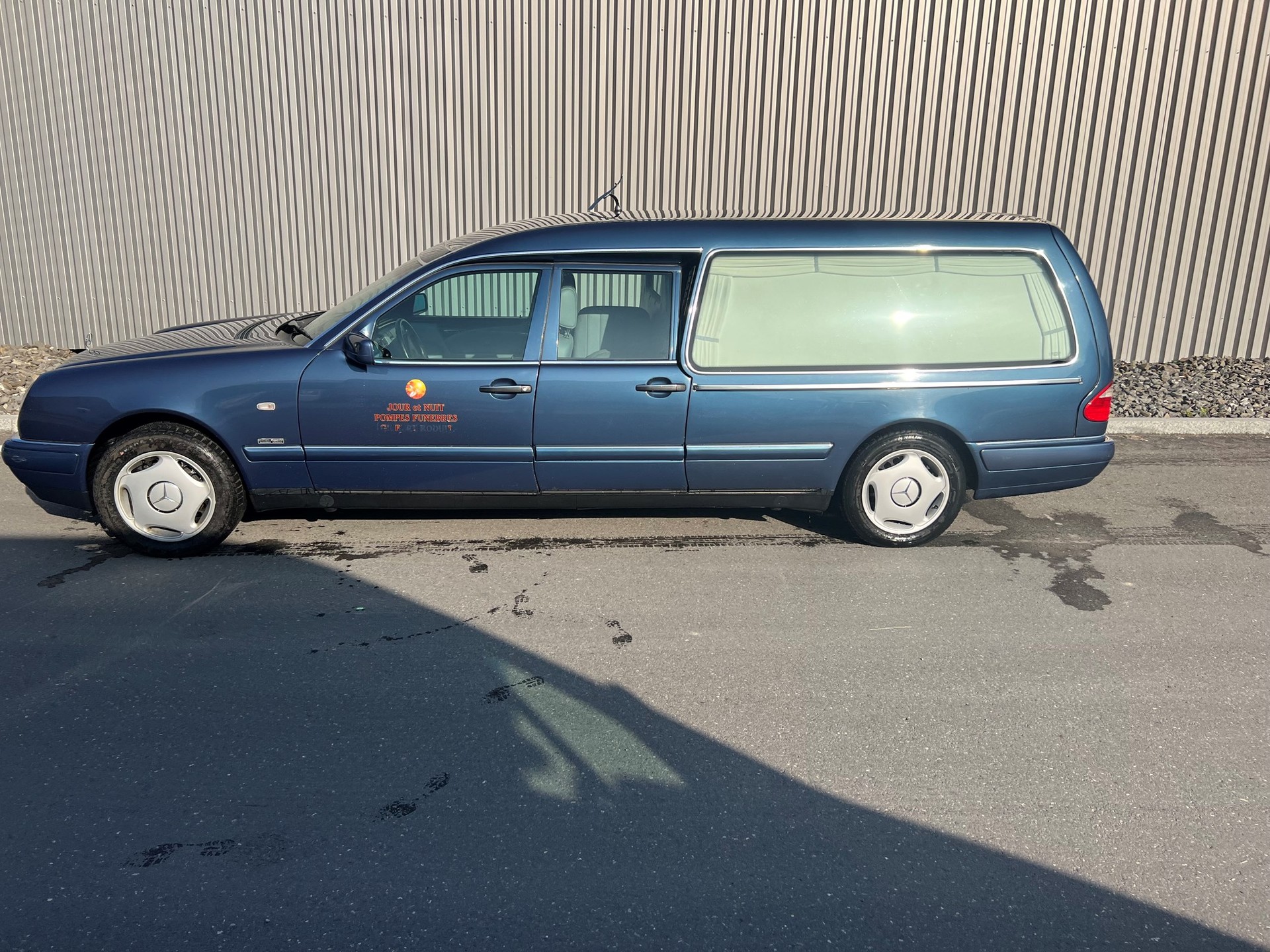 MERCEDES-BENZ Corbillard-image-1