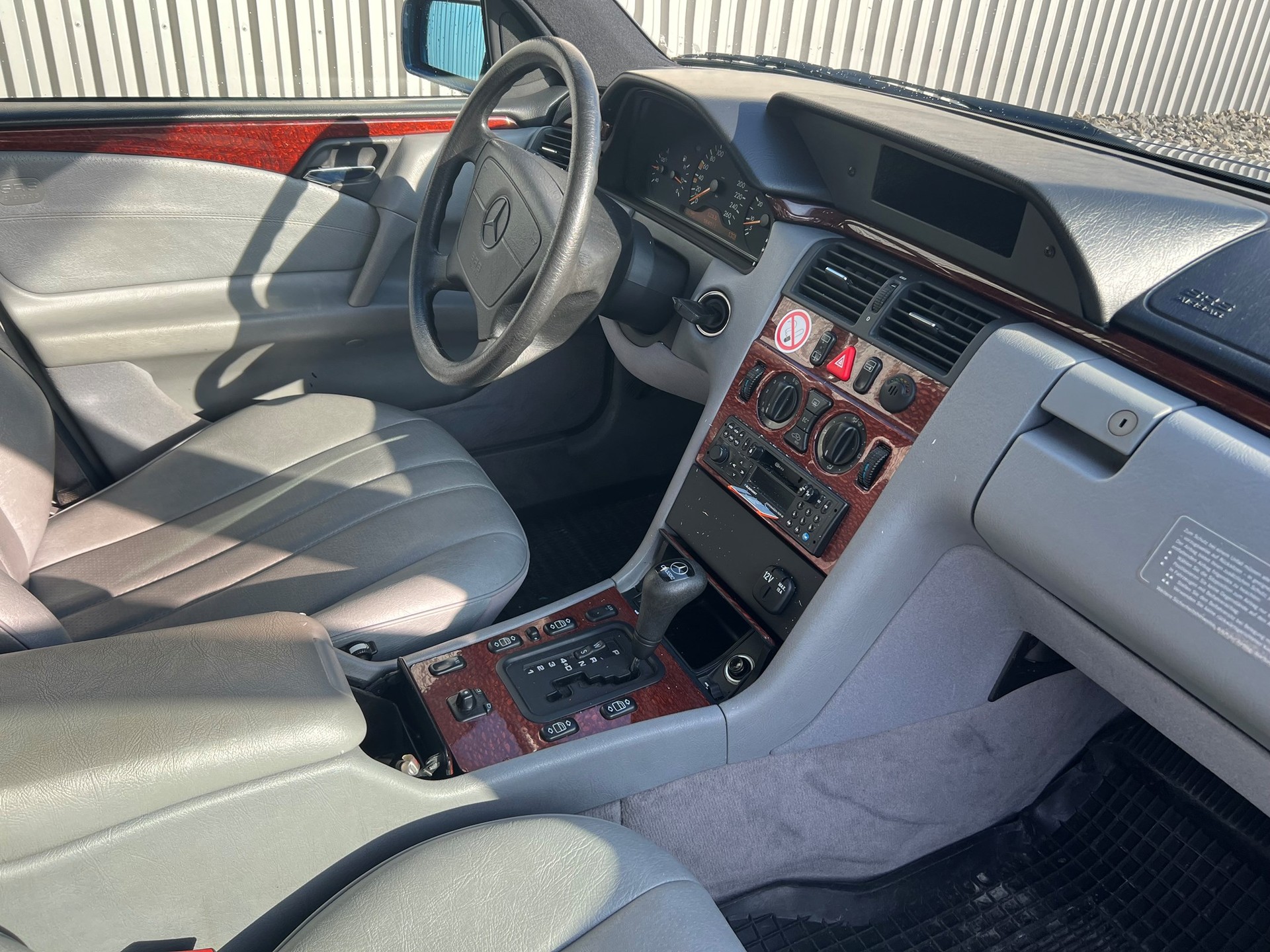 MERCEDES-BENZ Corbillard-image-9
