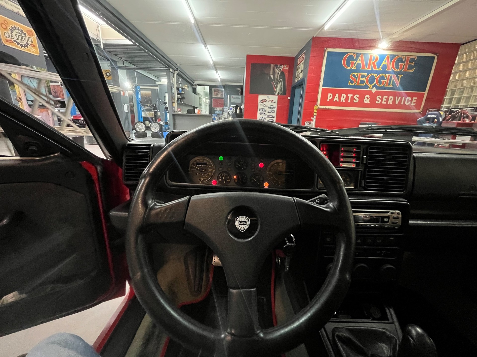 LANCIA Delta HF Integrale Evo-image-12