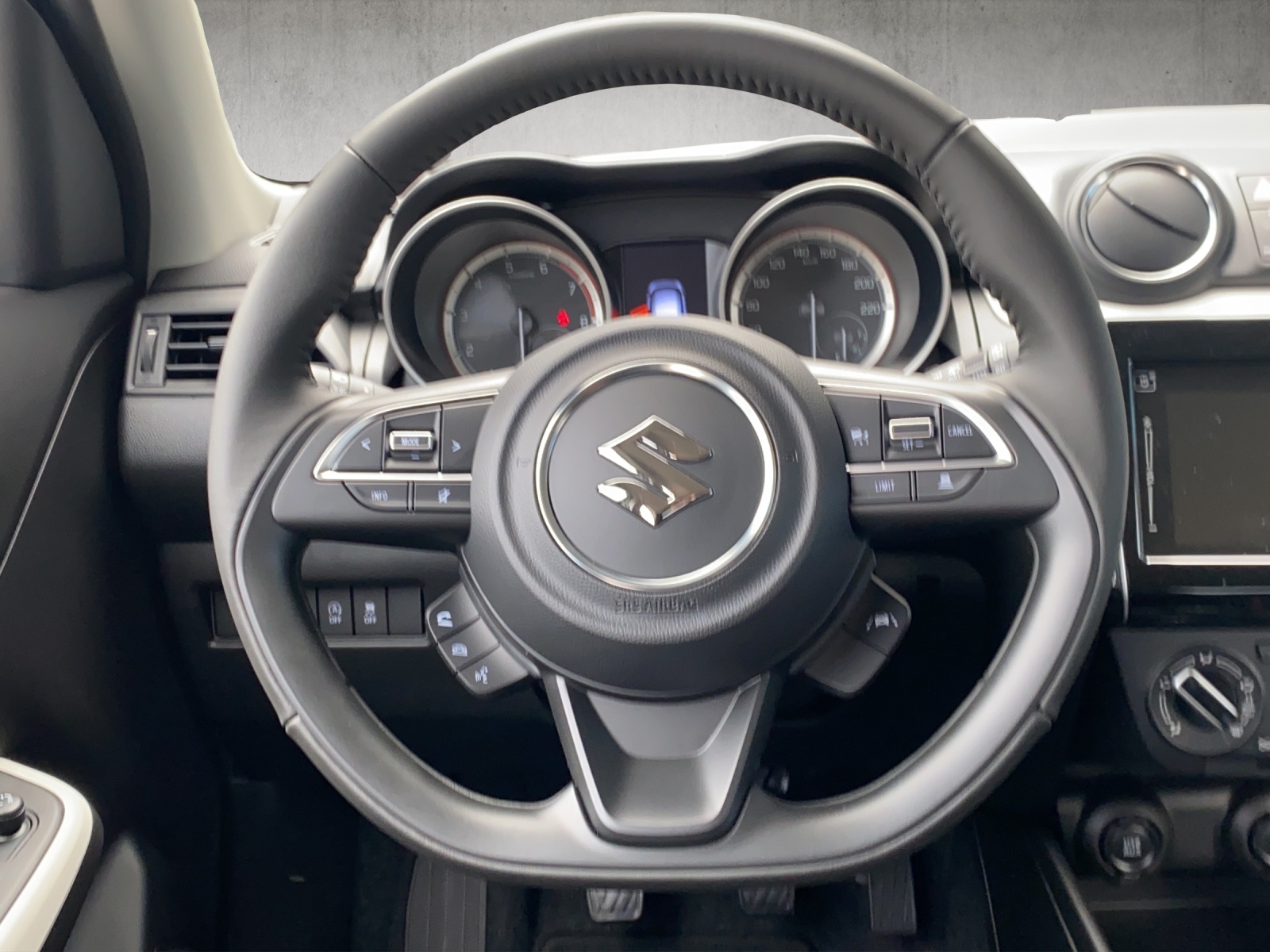 SUZUKI Swift 1.2 Compact+ Hybrid 4x4-image-9