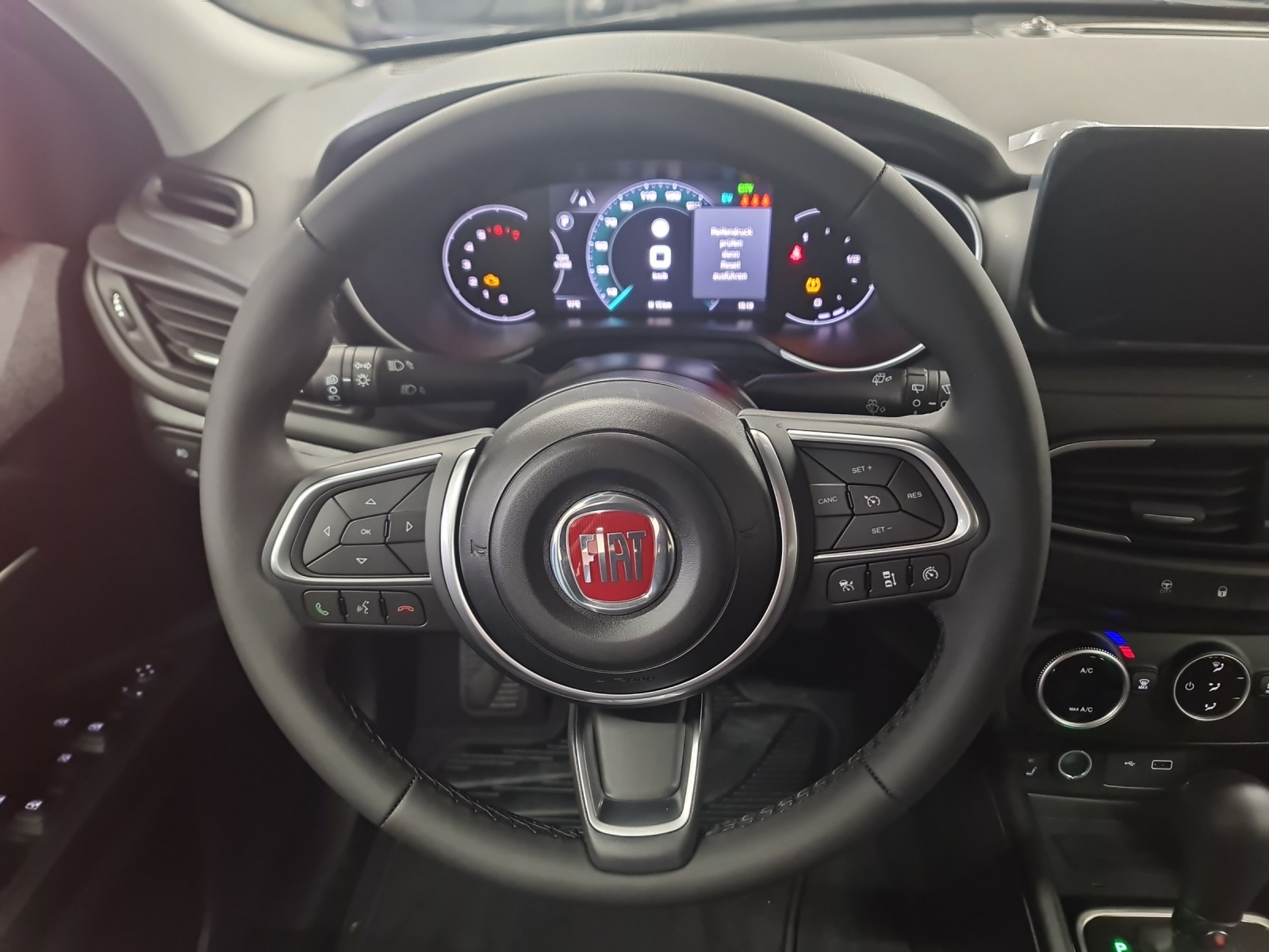 FIAT Tipo Hybrid 1.5 Swiss Edition Cross-image-6