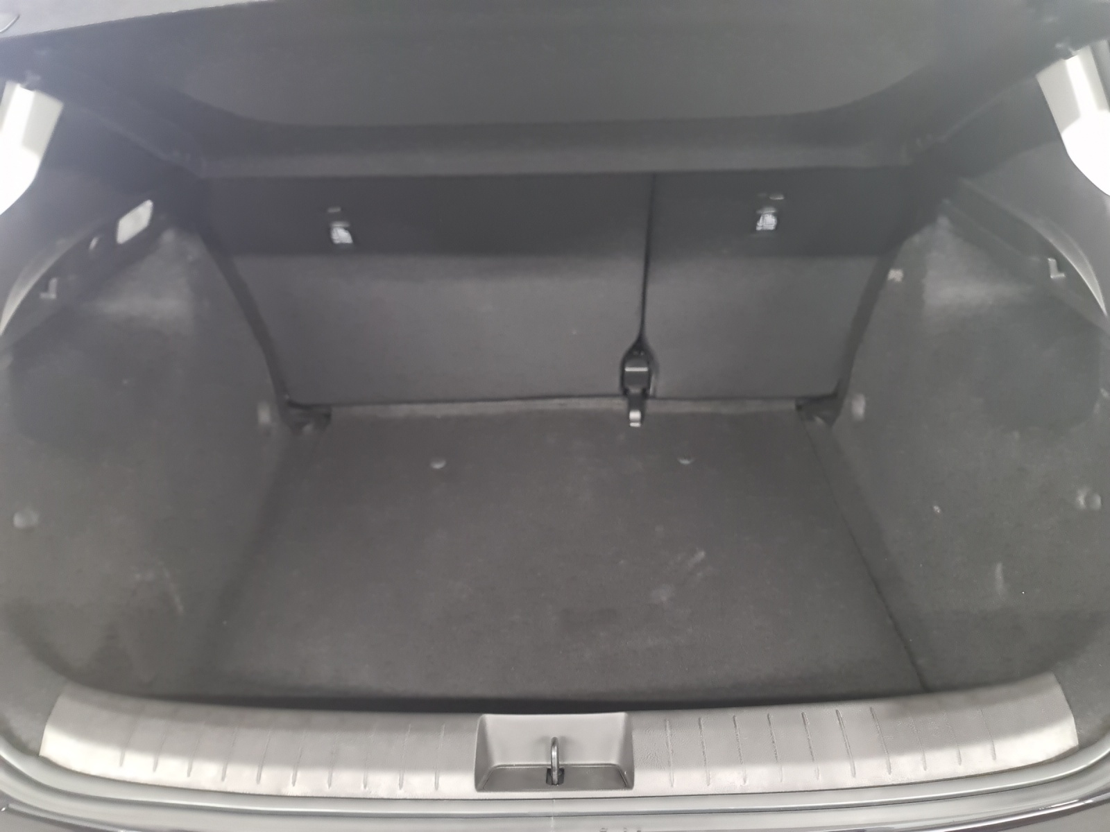 FIAT Tipo Hybrid 1.5 Swiss Edition Cross-image-13
