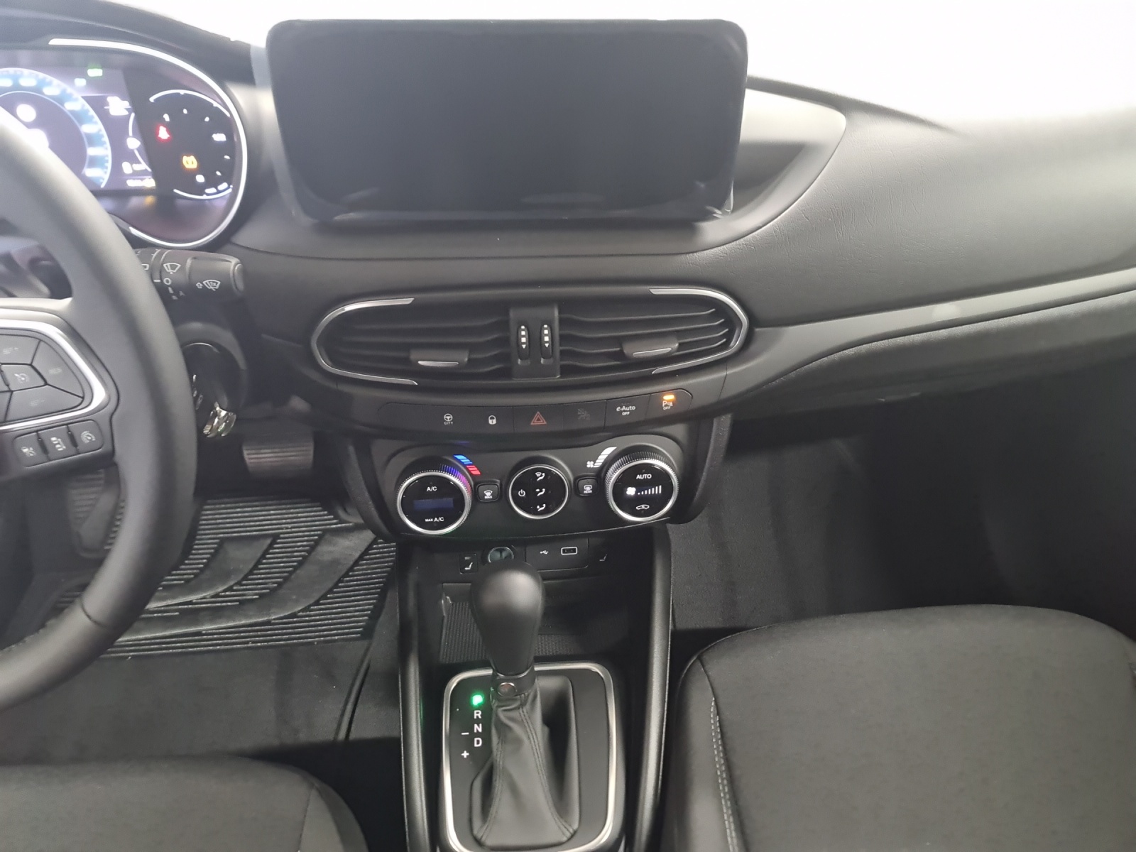 FIAT Tipo Hybrid 1.5 Swiss Edition Cross-image-9