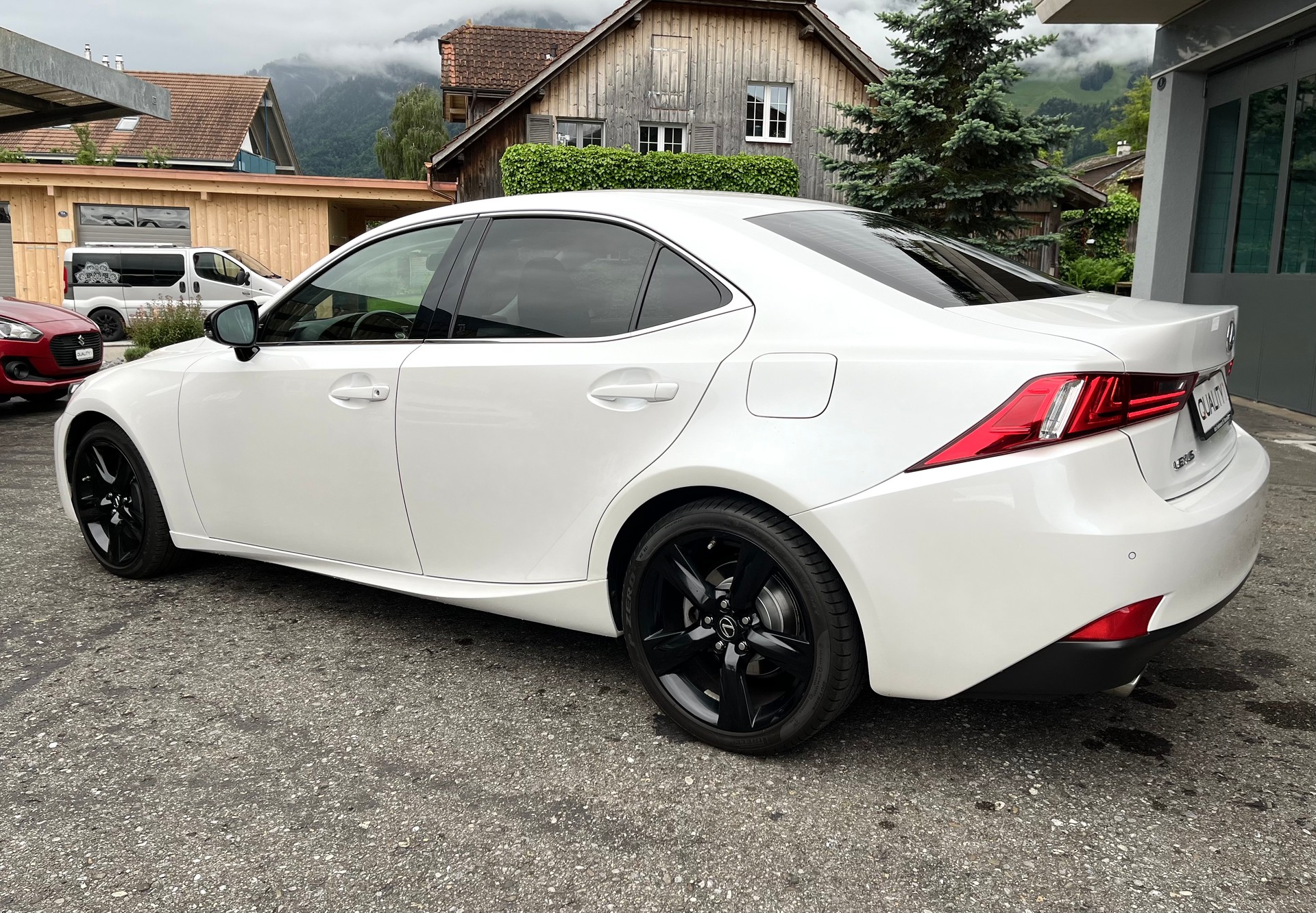 LEXUS IS 200t Sport Automatic-image-4